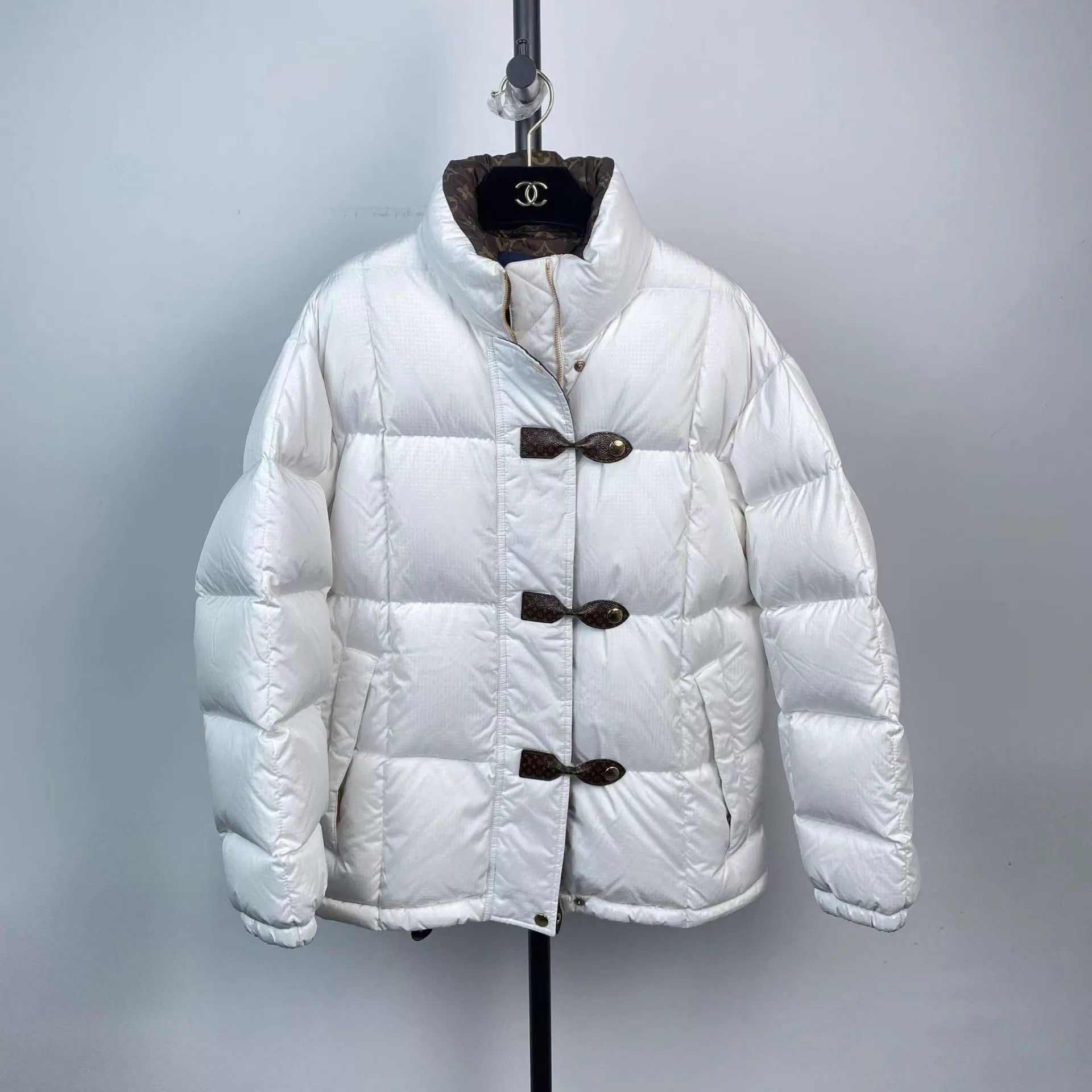 Louis Vuitton LV puffer jacket 34 white Size XS / US 0-2 / IT 36-38 - 1 Thumbnail
