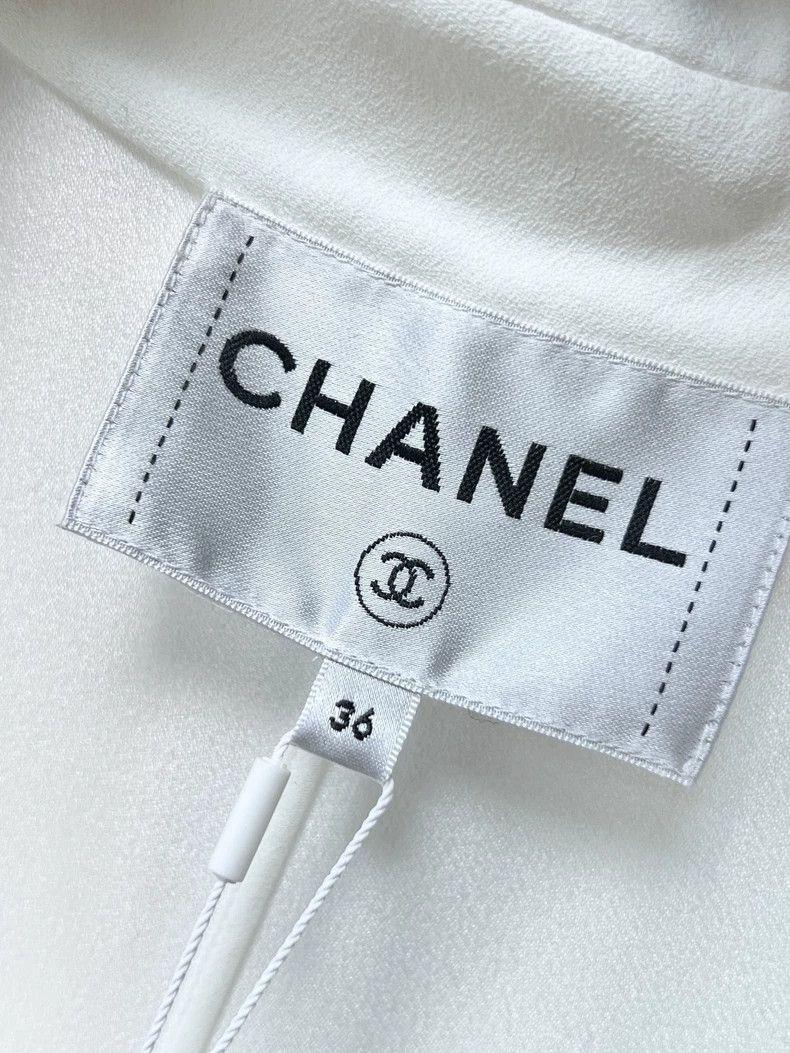 Chanel Chanel Roof series white leather chain strap long windbrea Size XS / US 0-2 / IT 36-38 - 4 Thumbnail