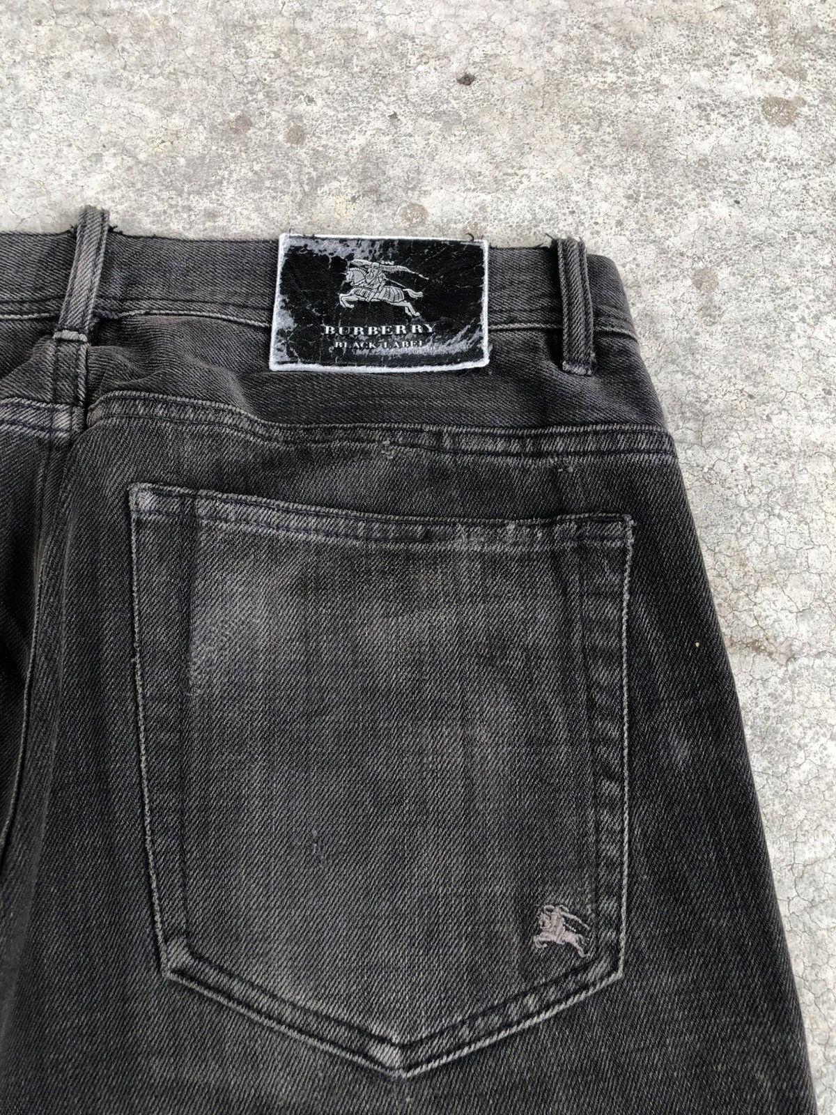 Burberry Burberry Black Label Embroidered Logo Distressed Jeans Slim Size US 31 - 18 Thumbnail