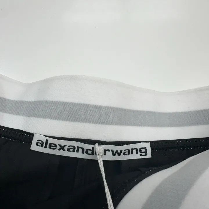 Alexander Wang Alexander Wang High-Waisted Black Pleated Shorts - Size 26" / US 2 / IT 38 - 4 Thumbnail