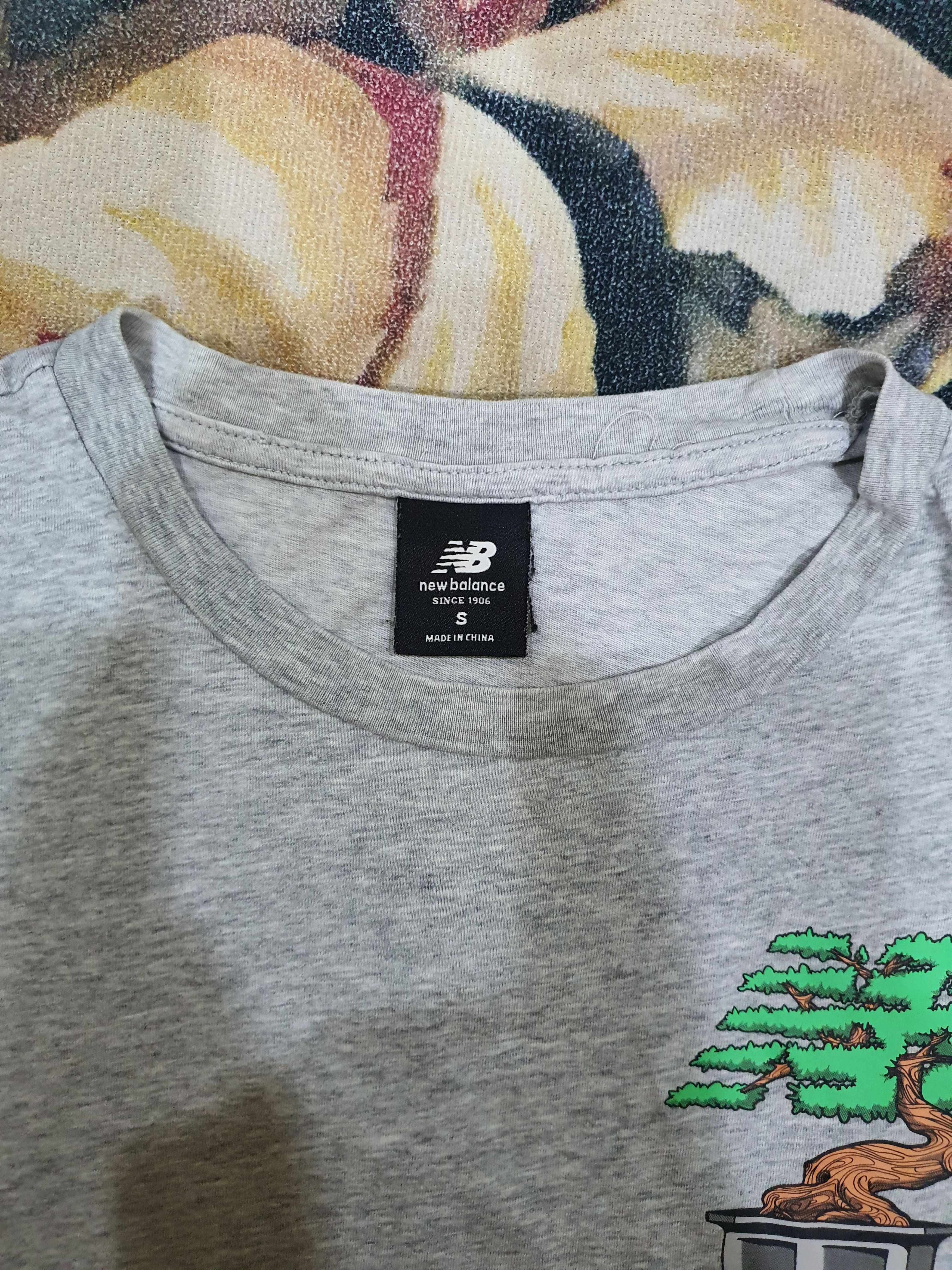 New Balance Balance NB Essentials Roots Graphic Tee in athletic grey Size US S / EU 44-46 / 1 - 6 Thumbnail