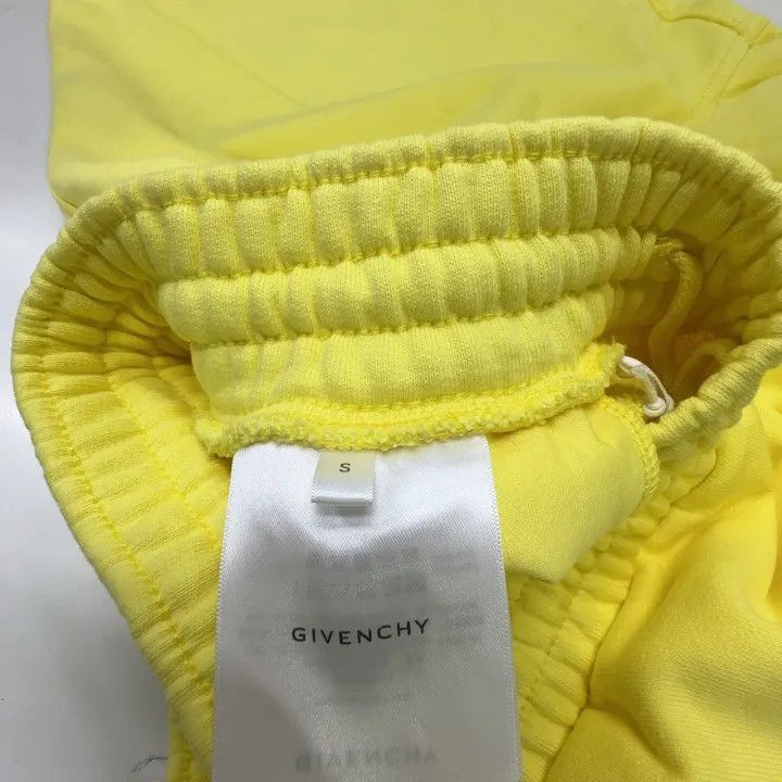 Givenchy Givenchy Givenchy SS22 Logo Casual Bermuda Shorts -2507 Size US 27 - 5 Thumbnail