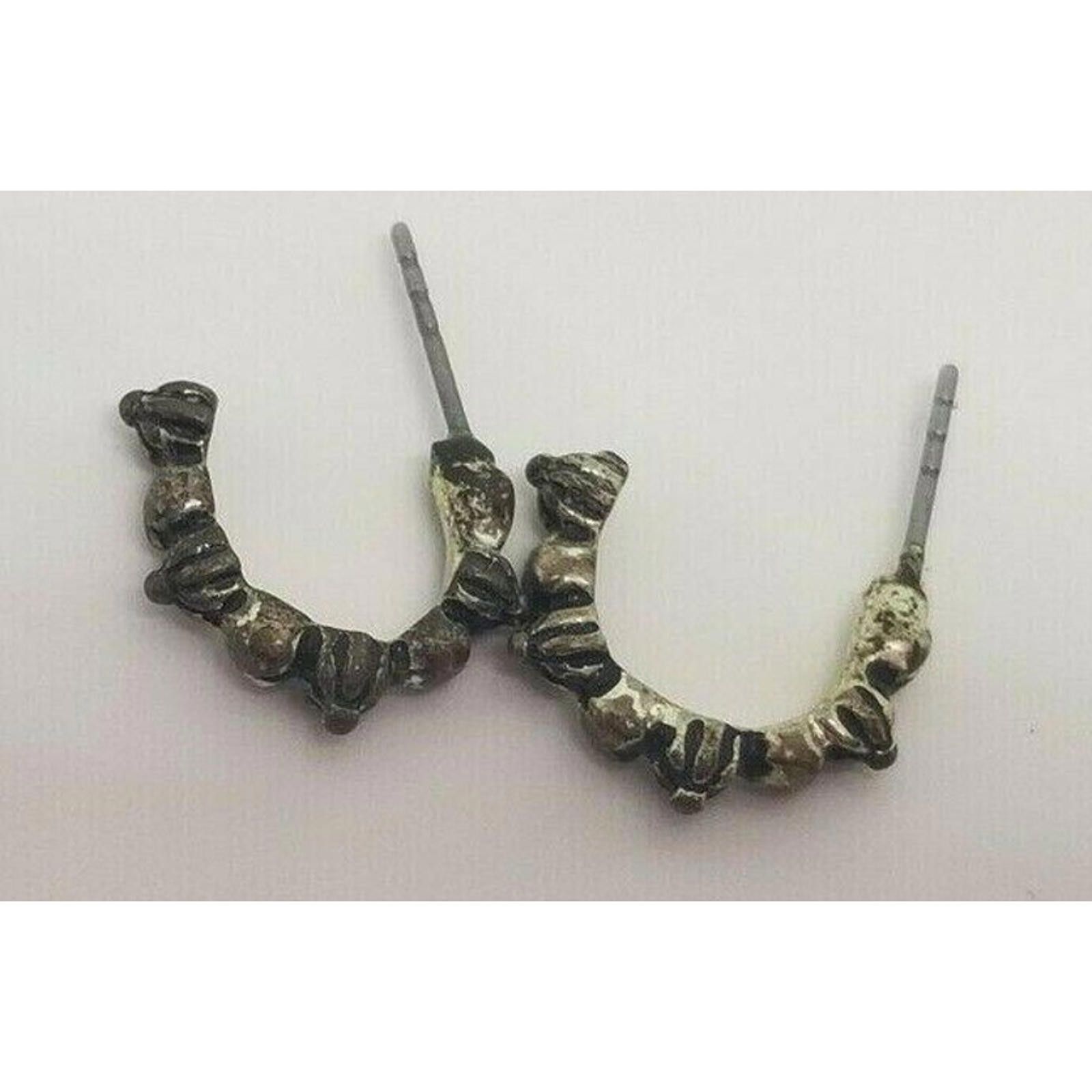 The Unbranded Brand Earrings Small Silver Toned Hoops Pierced 1 Pair Detailed Be Size ONE SIZE - 6 Thumbnail