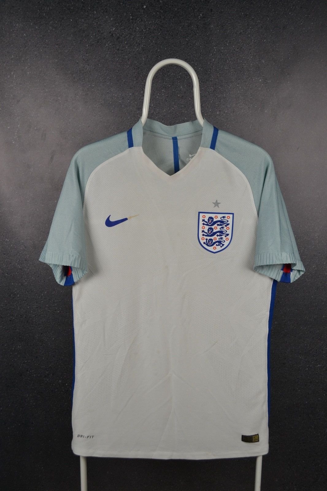 Nike England 2016 2018 World cup player issue Nike soccer jersey Size US L / EU 52-54 / 3 - 1 Thumbnail