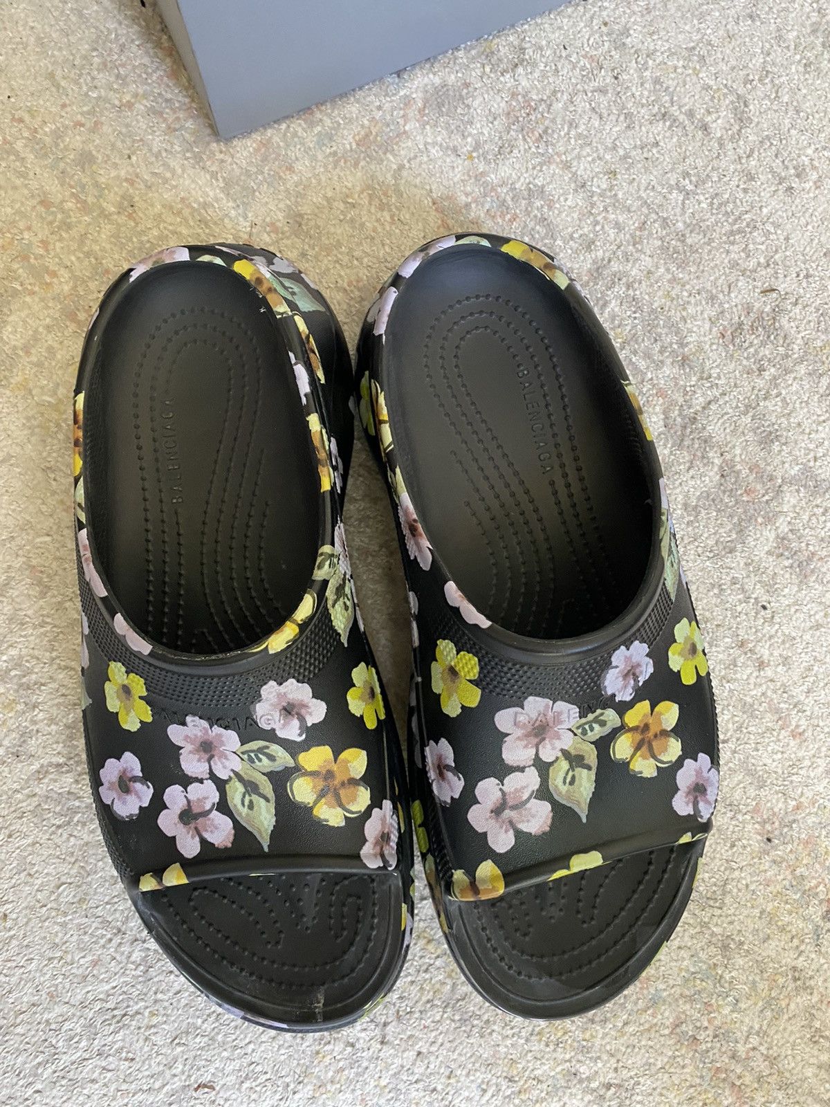 Balenciaga × Crocs Black Floral Pool Slides Size US 9 / EU 42 - 10 Thumbnail