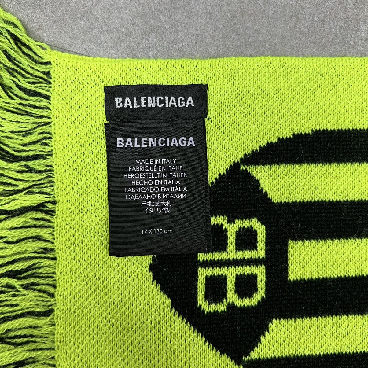 Balenciaga Balenciaga FW20 Knit Soccer Scarf in Neon Yellow Size ONE SIZE - 3 Thumbnail