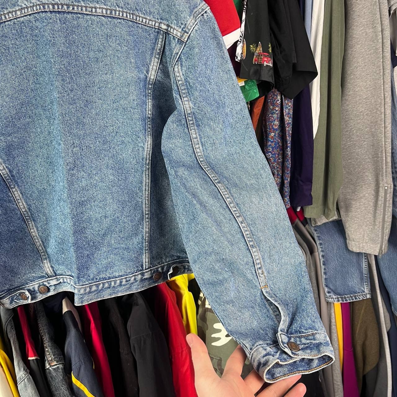 Levi's Vintage Clothing Vintage 90s Levis Blue Denim Jacket Distressed Size L Size US L / EU 52-54 / 3 - 9 Thumbnail