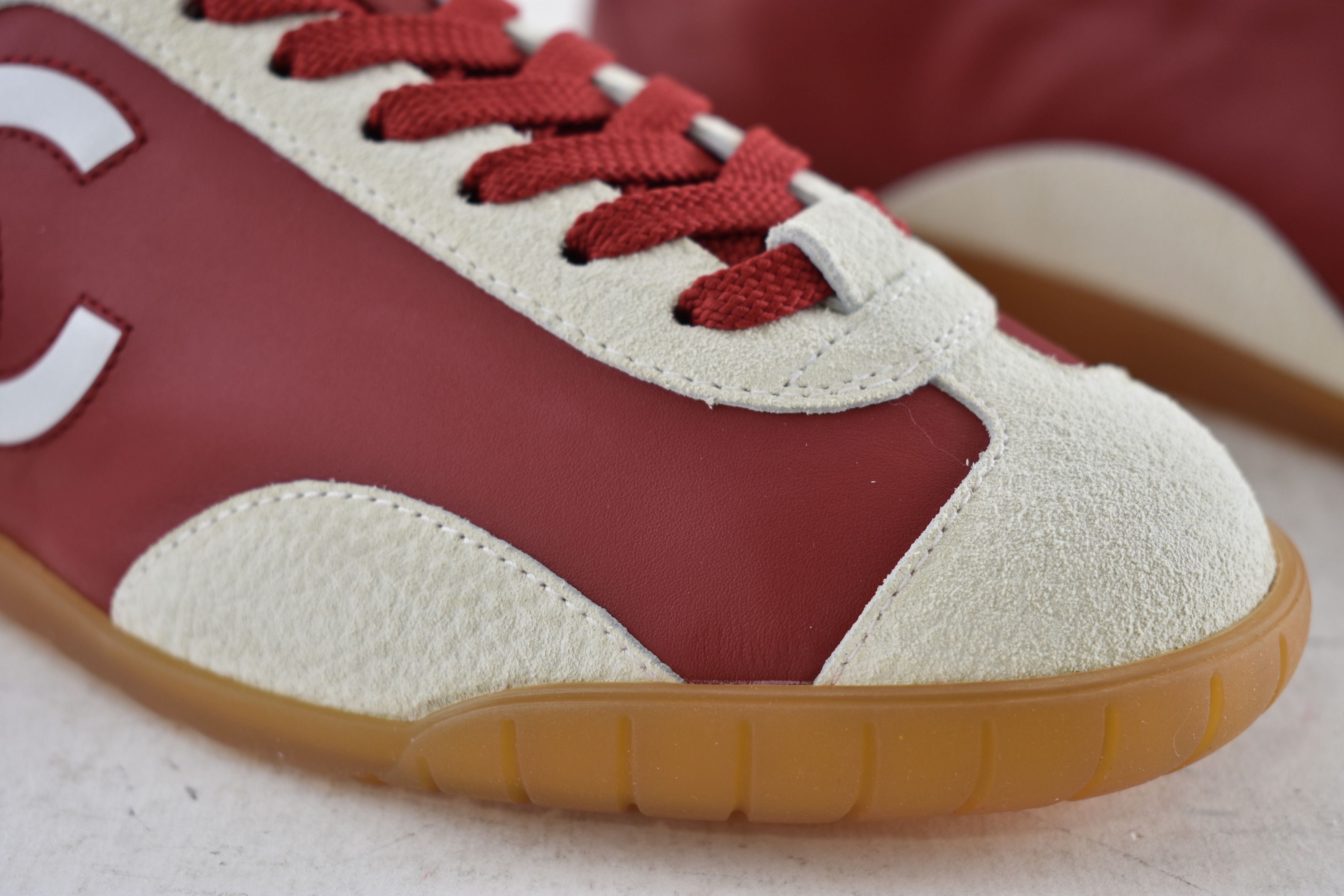 Chanel 26P White Leather Suede CC Logo Runner Trainer Sneaker 39.5 Size US 9.5 / IT 39.5 - 6 Thumbnail