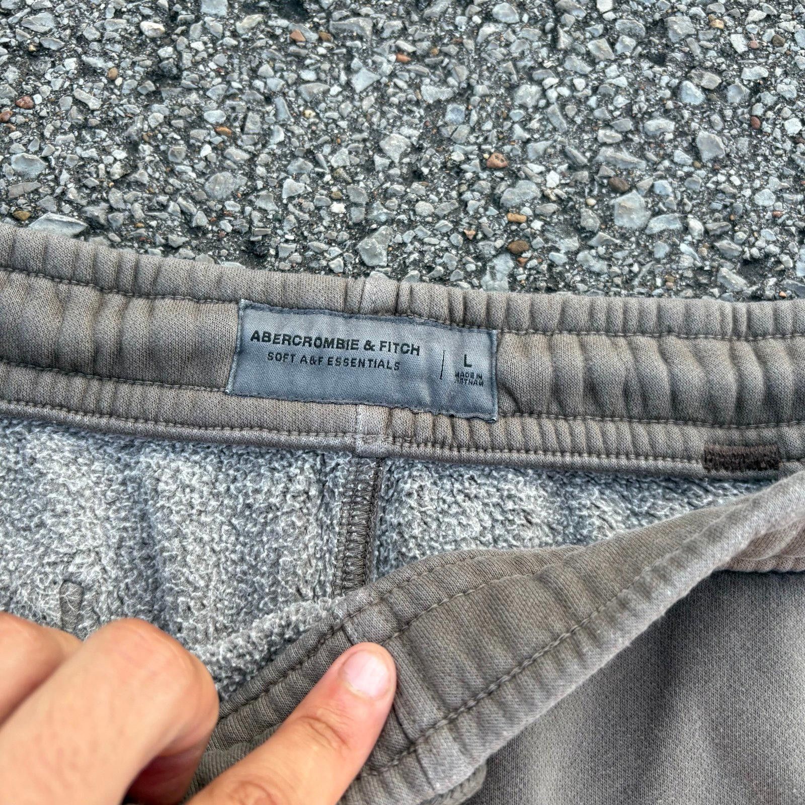 Abercrombie & Fitch Abercrombie essential shorts Size US 34 / EU 50 - 2 Thumbnail