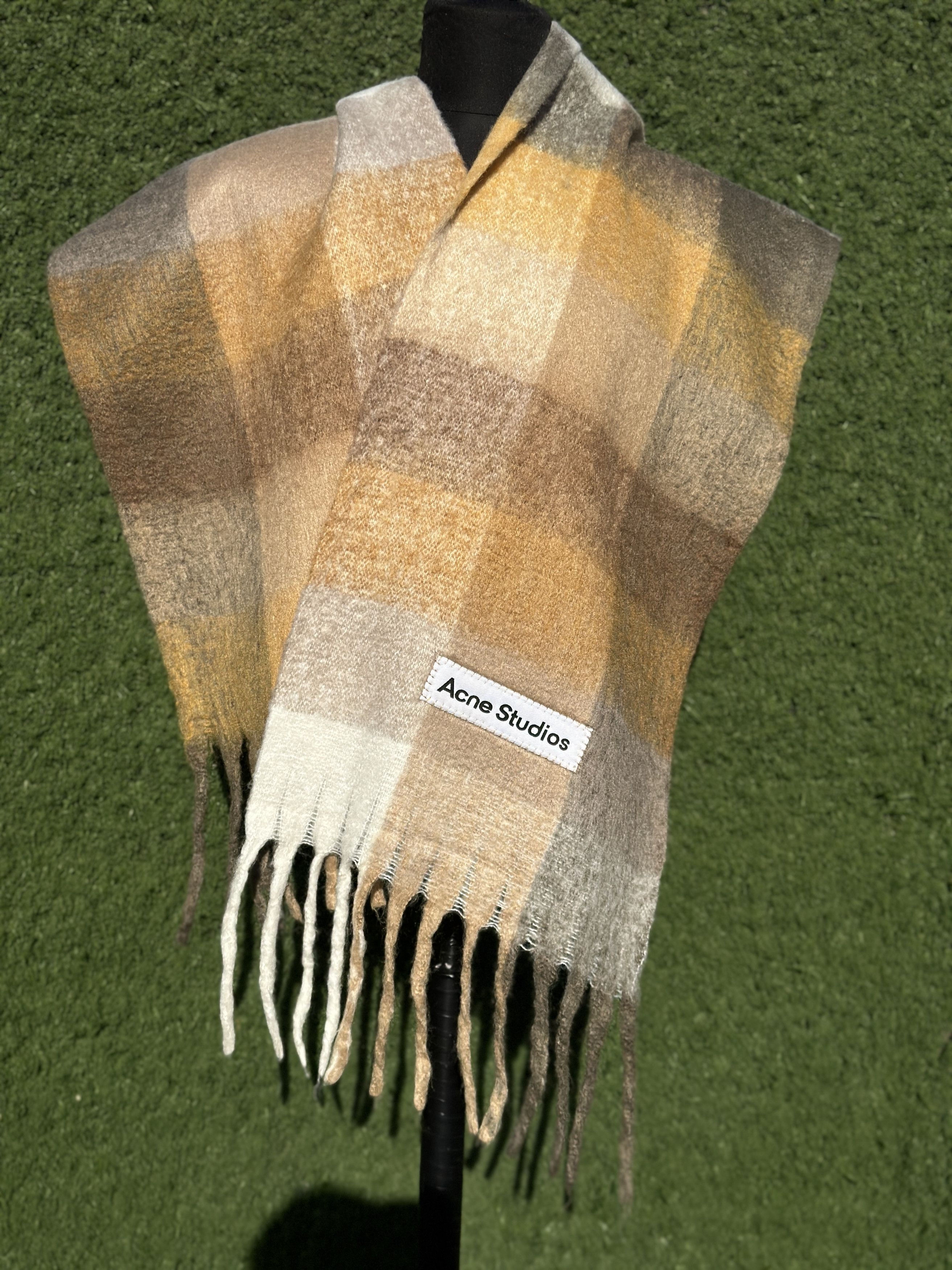Acne Studios Acne Studios Large Plaid Scarf Wool Blend Winter Wrap Size ONE SIZE - 2 Thumbnail