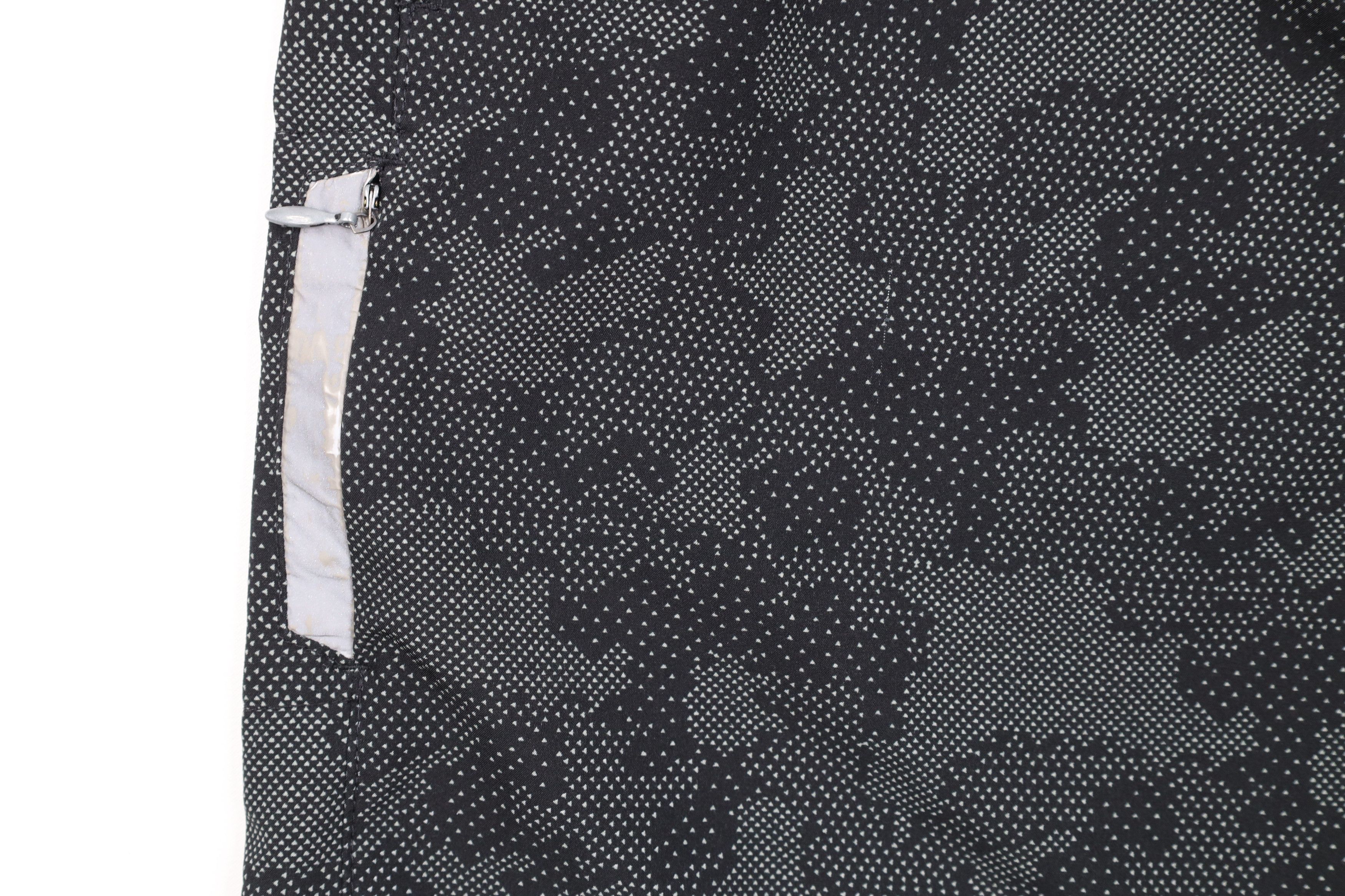 Asics × Vintage Vintage Asics Reflective Digi Camouflage Lined Shorts Size US 34 / EU 50 - 6 Thumbnail