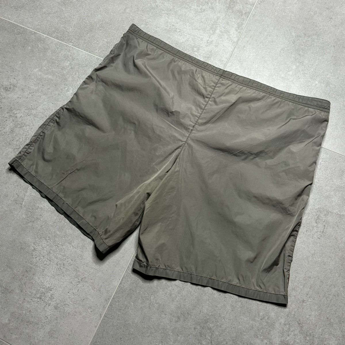 Japanese Brand "Prada Dark Grey Swimmtrunks with Red Tab" Size US 34 / EU 50 - 6 Thumbnail