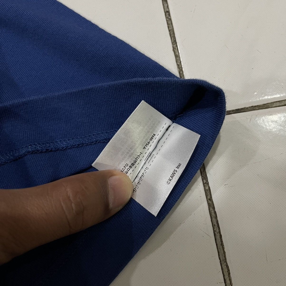 Kaws × Uniqlo Rare vintage Kaws uniqlo tee Size US M / EU 48-50 / 2 - 6 Thumbnail