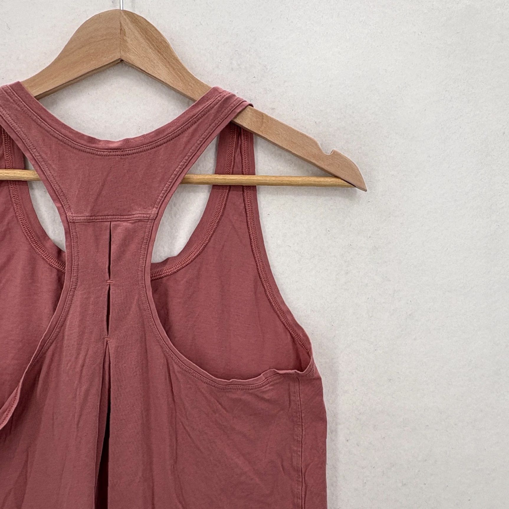 Lululemon Lululemon Tank Top Womens 4 Mauve Pima Cotton Racerback Pleated Back Athletic Shirt Sleeveless Yoga Gym Running Size S / US 4 / IT 40 - 7 Thumbnail