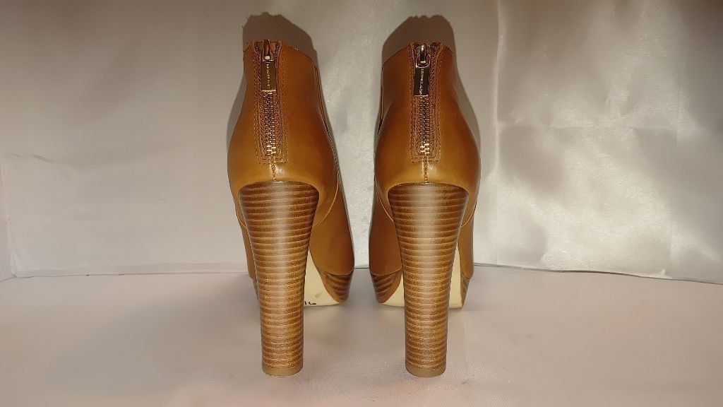 Michael Kors Michael Kors Lesley Leather Platform Ankle Boots Size 10M Size US 10 / IT 40 - 7 Thumbnail
