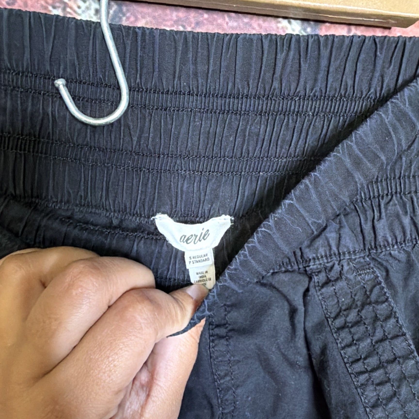 Vintage Aerie Women's Cargo Joggers Black Elastic Waist Drawstring Size S Pockets Jogger Tapered Casual Athleisure Pants Size 28" / US 6 / IT 42 - 2 Thumbnail
