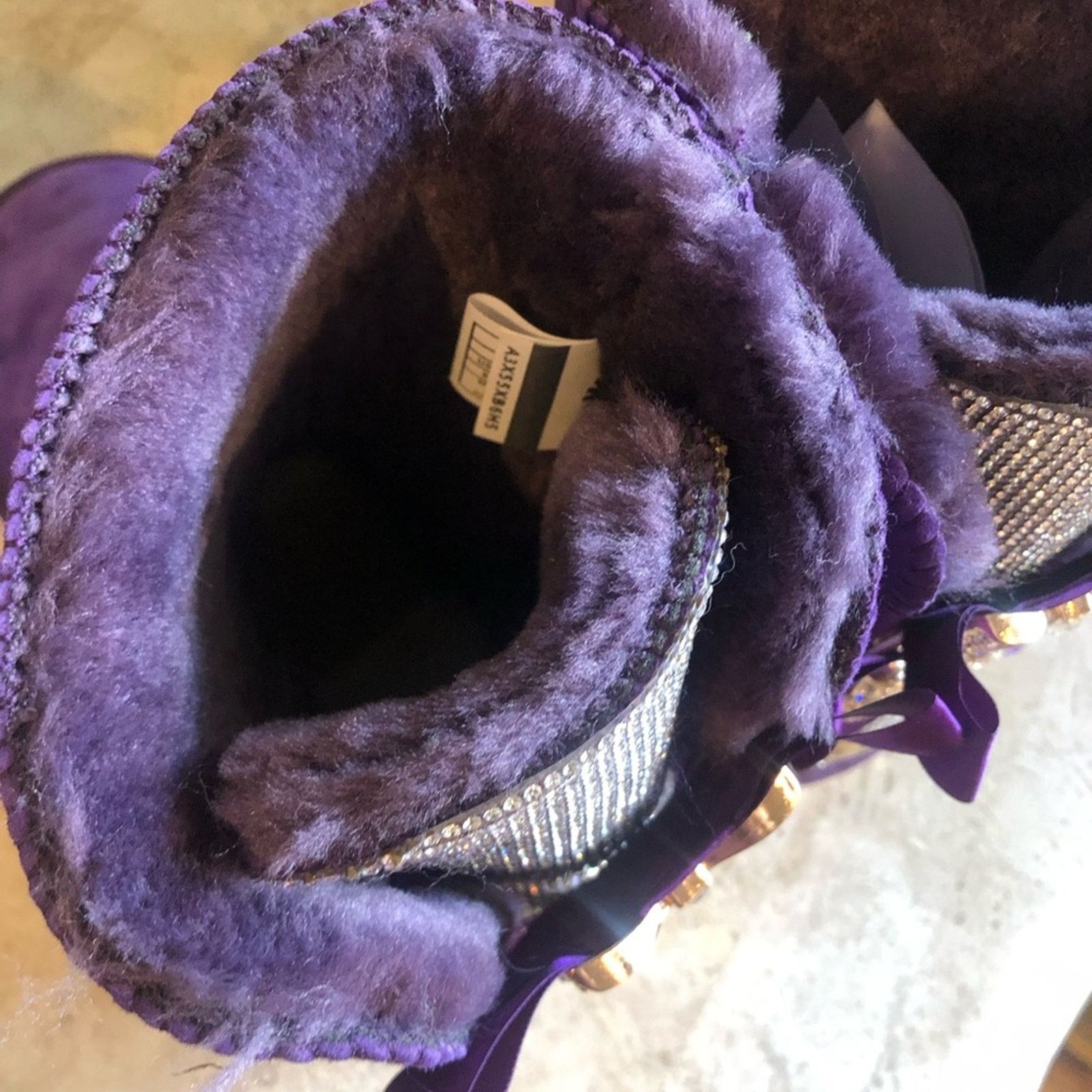 Ugg Ugg it’s With Bows And Rhinestones size9 Size US 9 / IT 39 - 10 Thumbnail