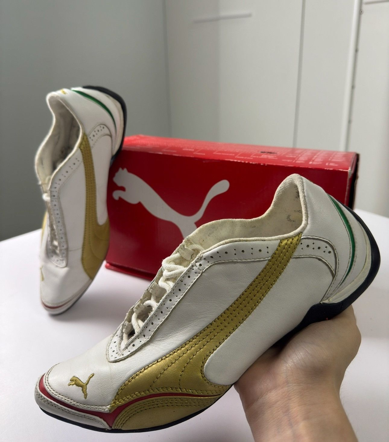 Puma Vintage white and gold Puma Ferrari sneakers Size US 7 / IT 37 - 6 Thumbnail