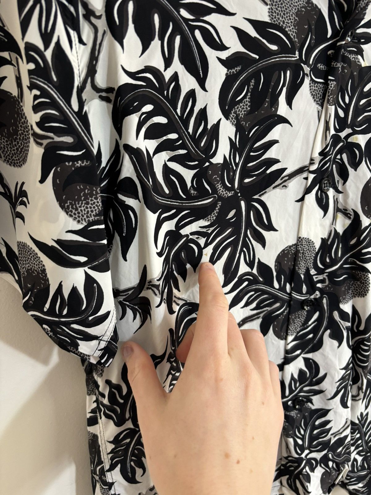 Sun Surf Vintage Hawaiian Shirt (Cream/Black) Size US M / EU 48-50 / 2 - 4 Thumbnail