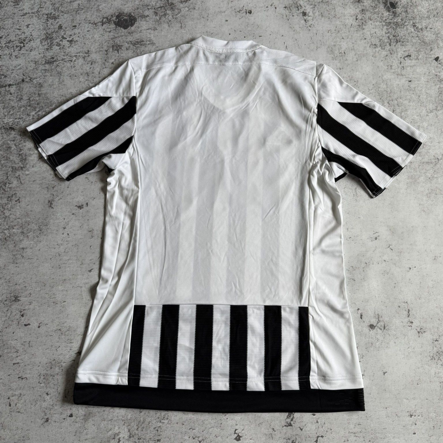 Adidas JUVENTUS 2015 2016 HOME SHIRT SOCCER JERSEY ADIDAS SIZE M Size US M / EU 48-50 / 2 - 15 Thumbnail