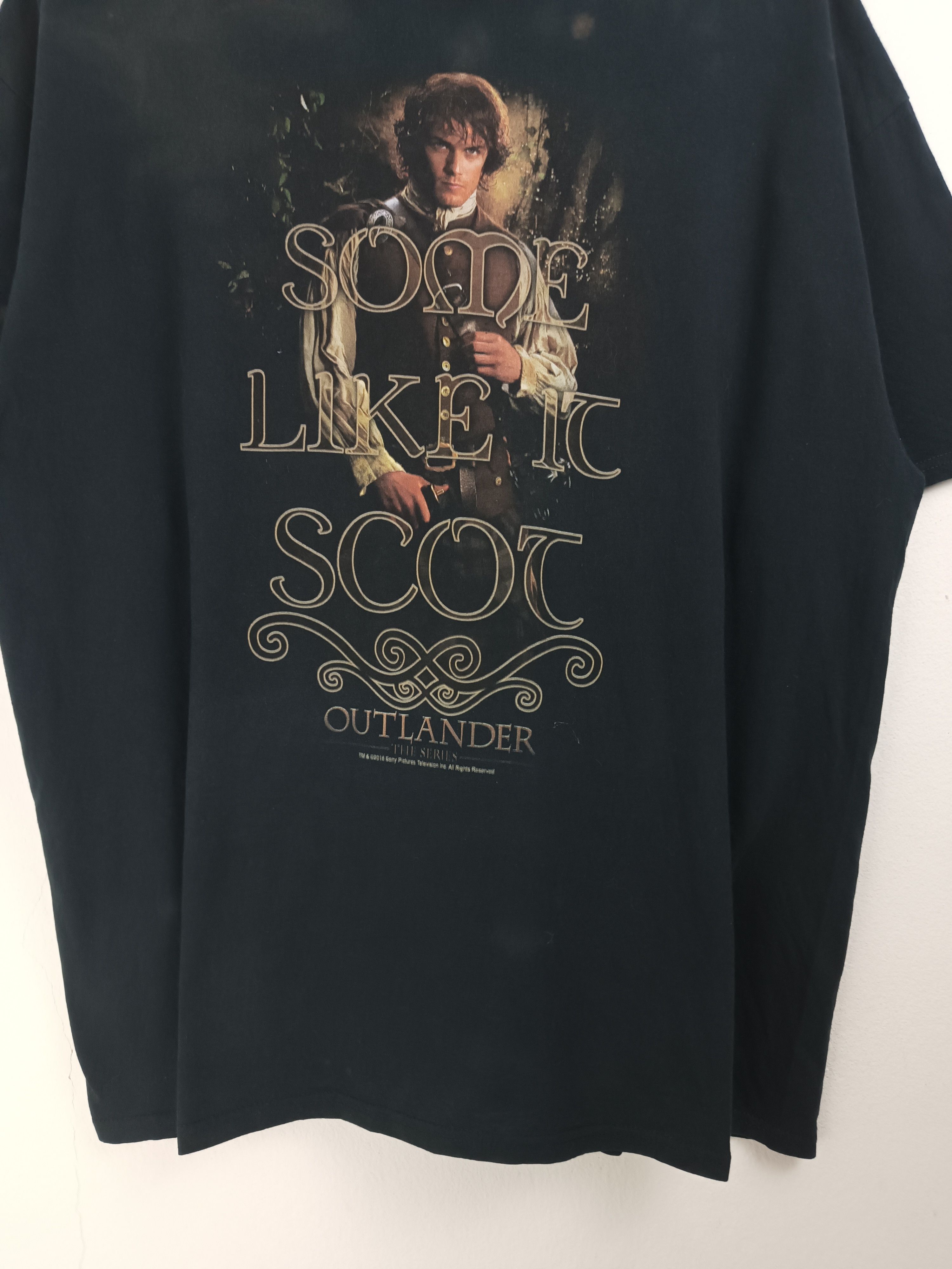Vintage VINTAGE FADED OUTLANDER THE SERIES TEE CROWN BRIDGERTON Size US XL / EU 56 / 4 - 8 Thumbnail