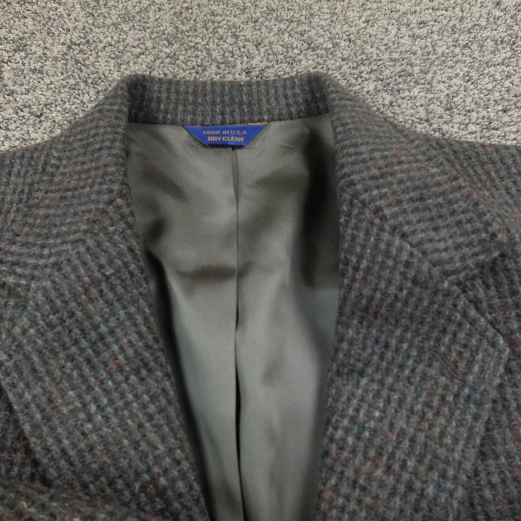 Pendleton VTG Pendleton Blazer Mens 44 Gray Wool Tweed Elbow Patch Sport Coat Jacket USA Shirt Mens 44 Gray Tweed Wool Pendleton Blazer Size 44R - 3 Thumbnail