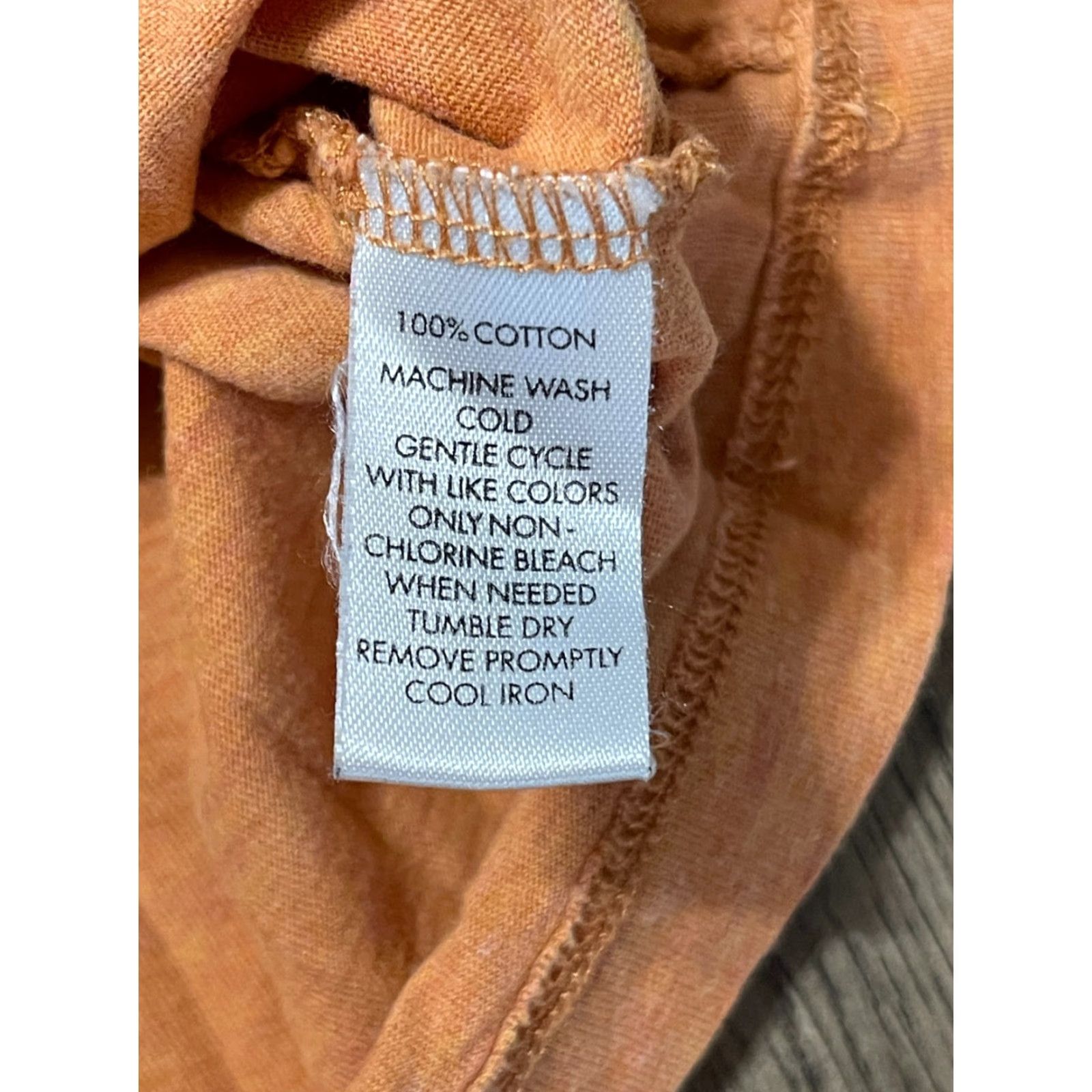 Calvin Klein Calvin Klein Shirt Men's XL Orange V-Neck Short Sleeve T-Shirt Size US XL / EU 56 / 4 - 6 Thumbnail