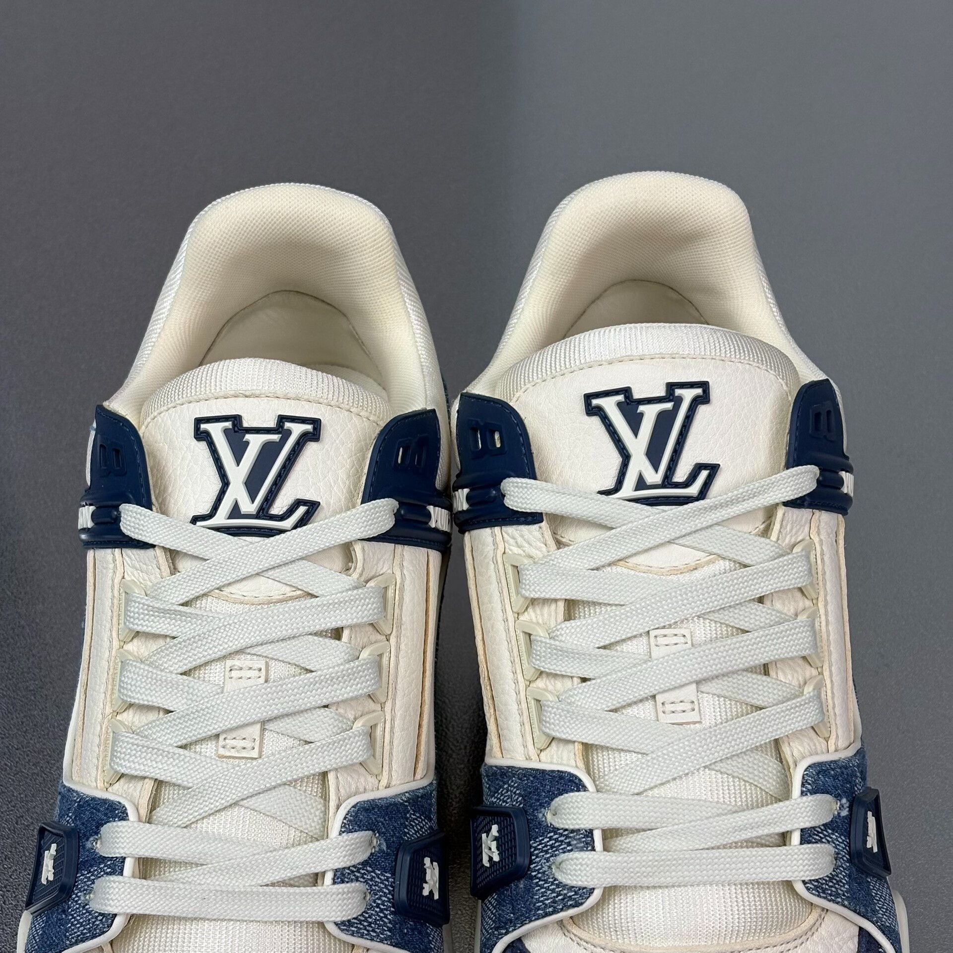Louis Vuitton lv trainer white and blue sneakers Size US 10 / EU 43 - 3 Thumbnail