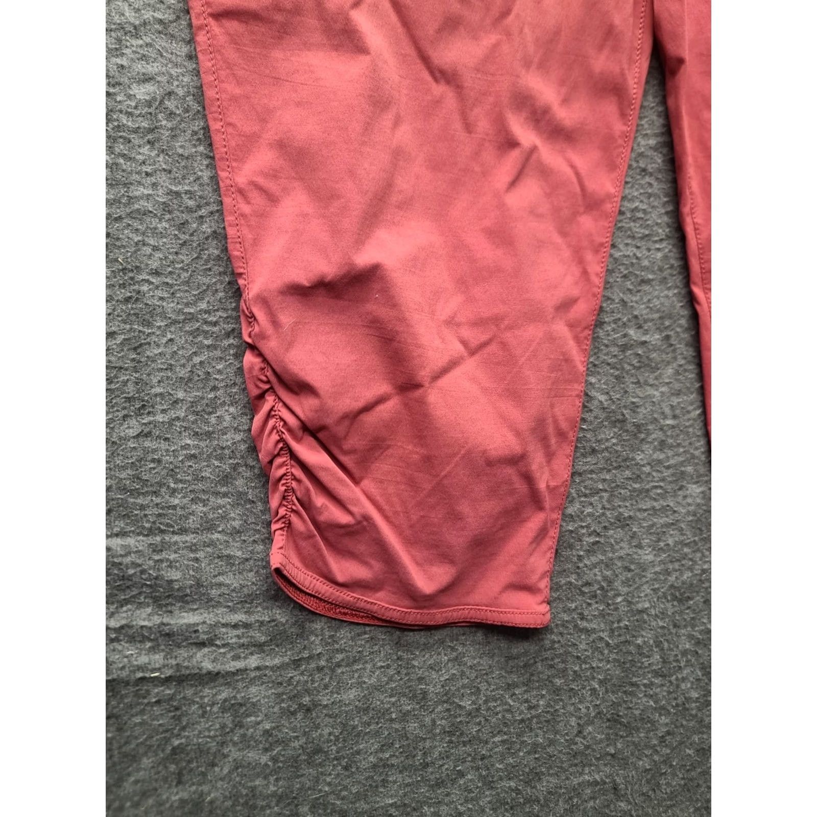 Eddie Bauer Eddie Bauer Travex Capris Womens 10 Relaxed Capri Pants 20 Inseam Nylon Pink Size ONE SIZE - 7 Thumbnail