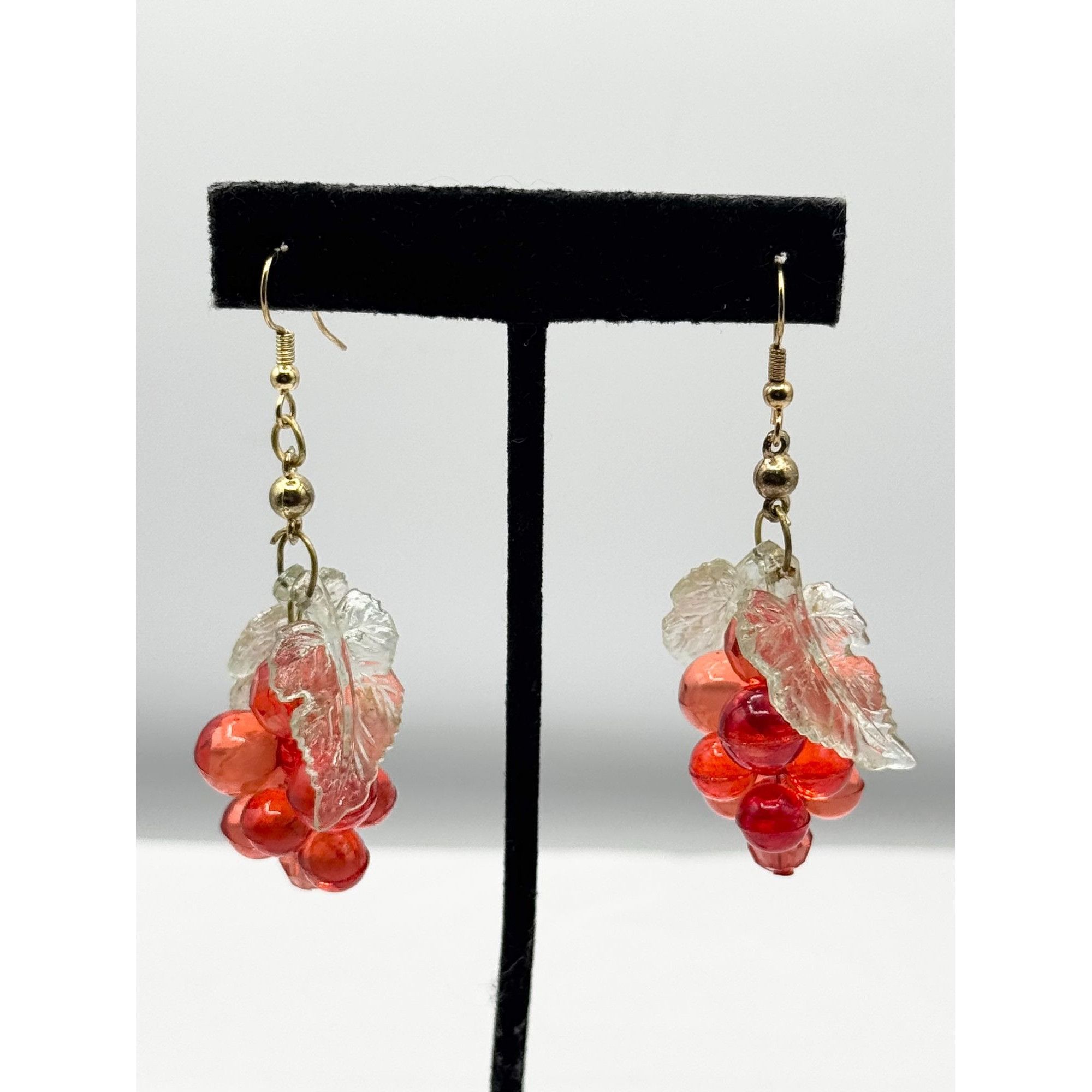 Vintage Vintage plastic acrylic hanging fruit grapes earrings Size ONE SIZE - 1 Thumbnail