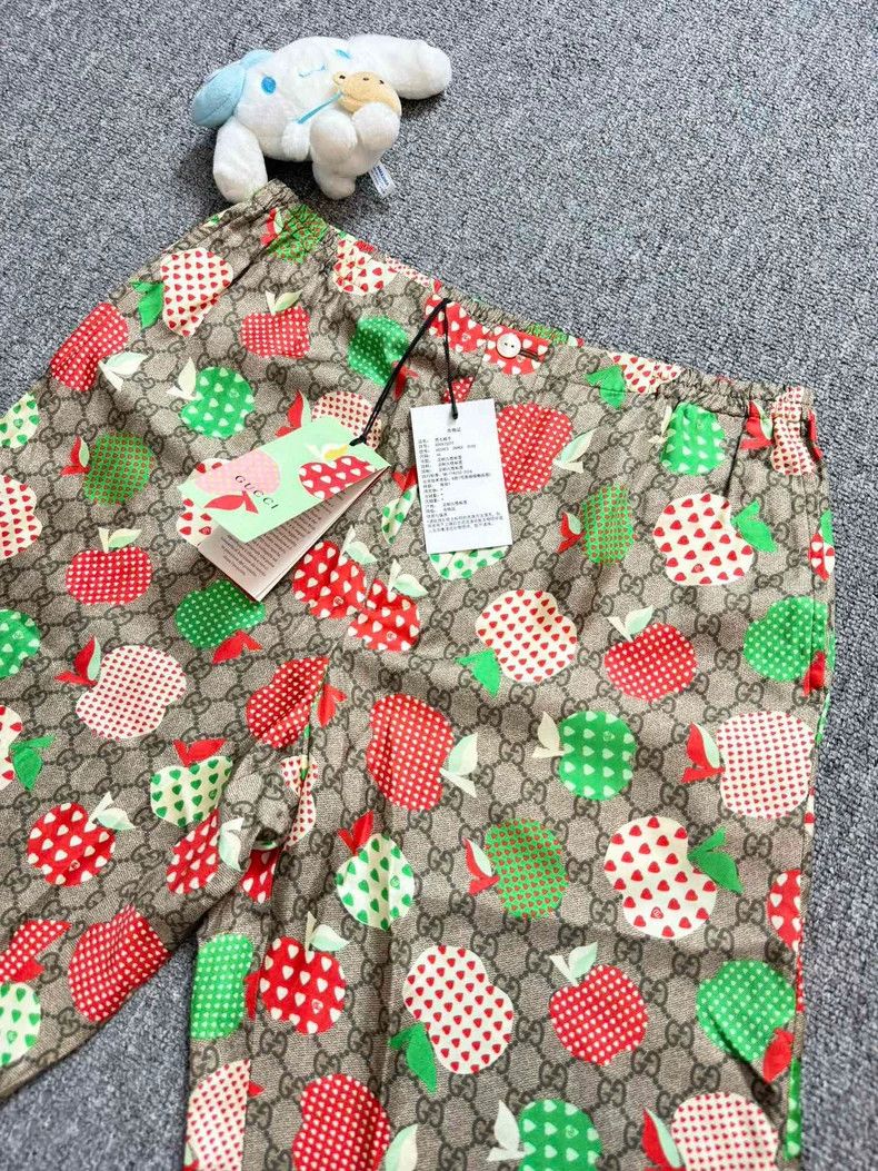Gucci GucciBrown heart apple pattern silk casual shorts 2503-Next Size US 30 / EU 46 - 2 Thumbnail