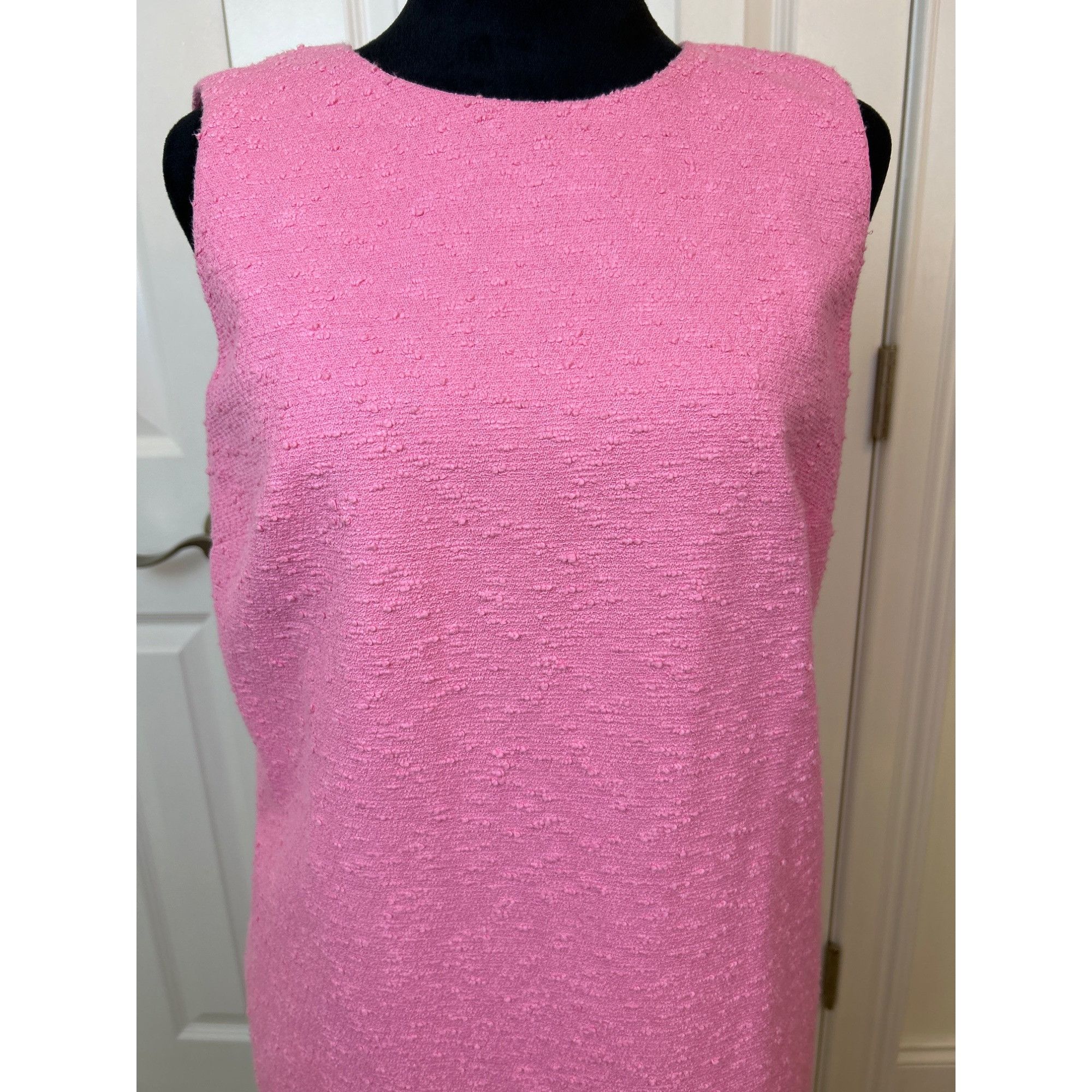 Carolina Herrera Carolina Herrera Boucle Sleeveless Shift Dress in Candy Pink Size S / US 4 / IT 40 - 6 Thumbnail