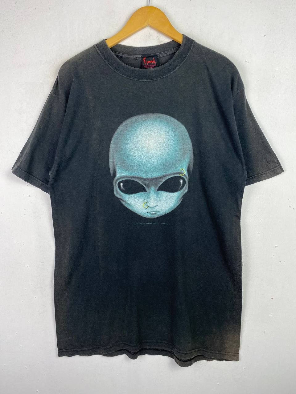 Vintage vintage RARE 90s alien faded tee nice design Size US L / EU 52-54 / 3 - 1 Thumbnail