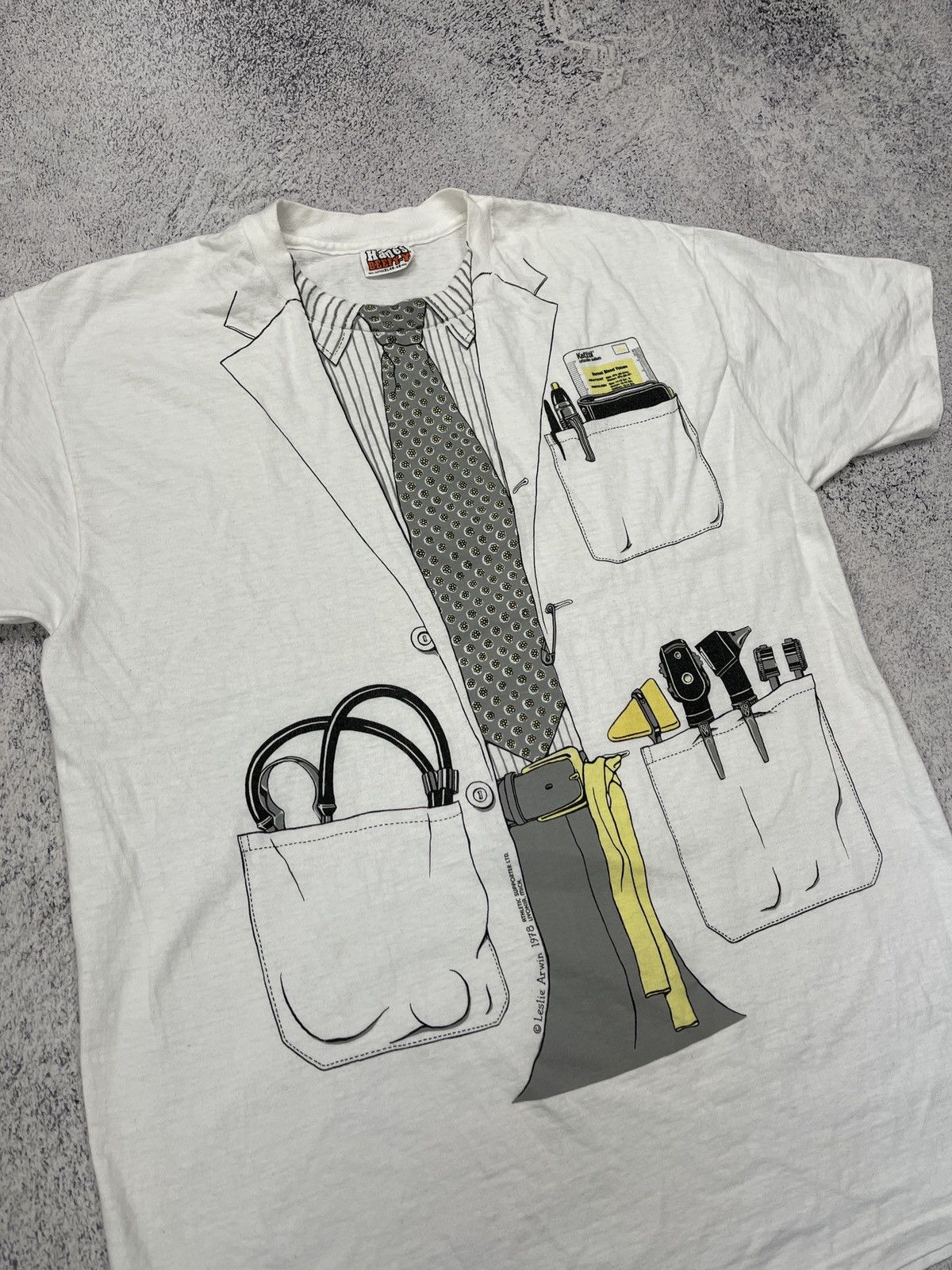 Other Vintage 1978 Leslie Arwin Doctor USA T-shirt Rare Retro Size US XL / EU 56 / 4 - 4 Thumbnail
