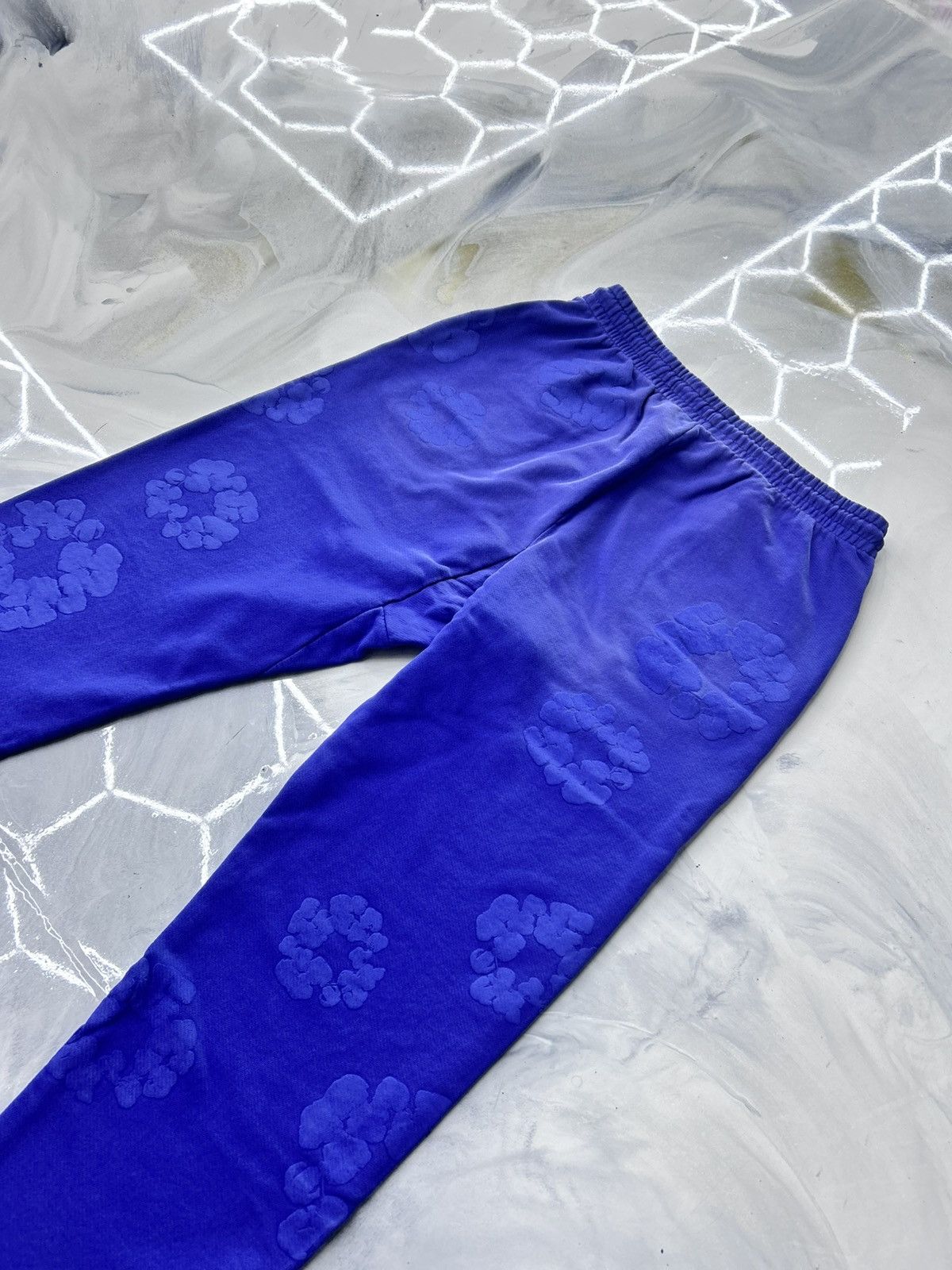 DENIM TEARS Denim Tears Monochrome Cotton Wreath Sweatpants Washed Blue Size US 34 / EU 50 - 6 Thumbnail
