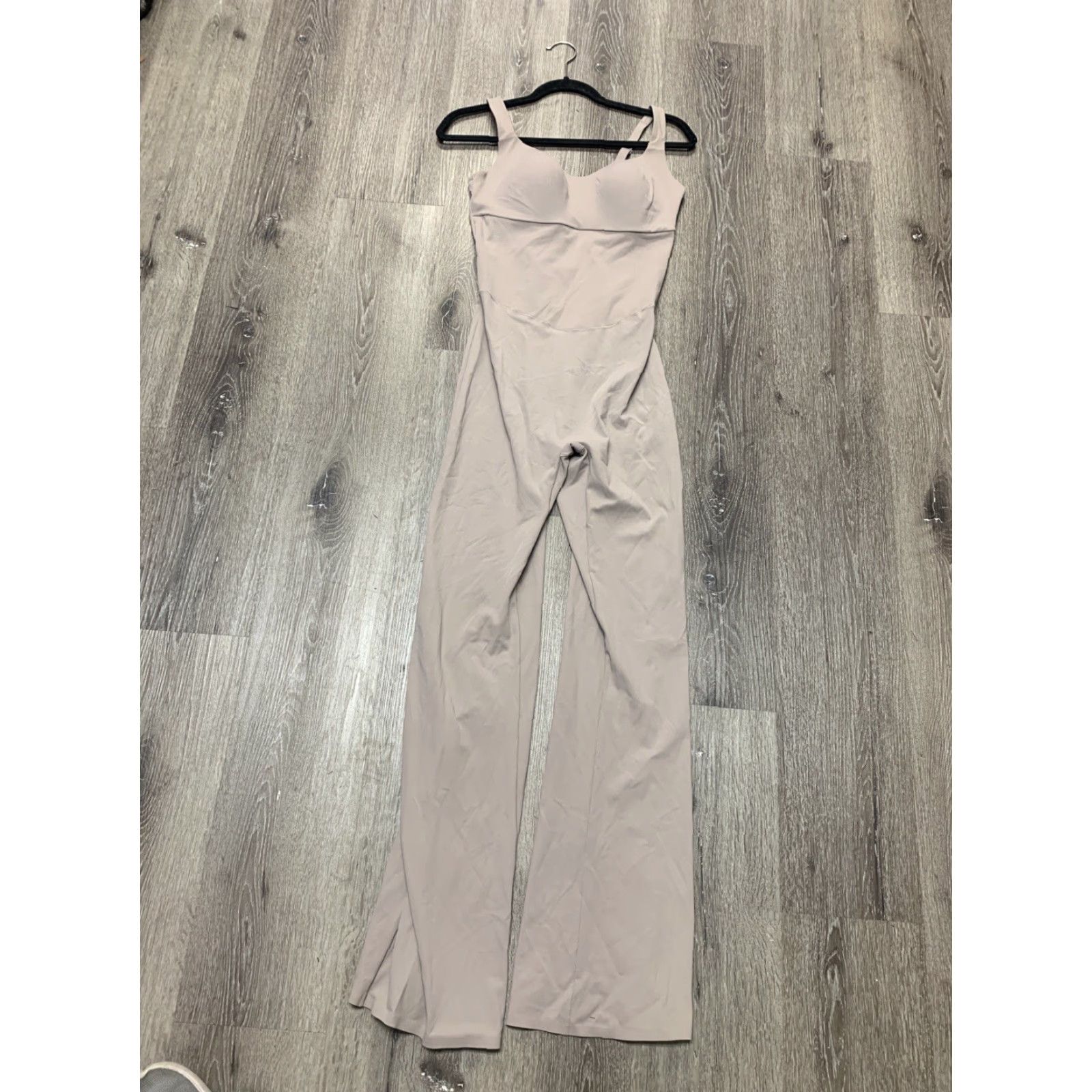 Victoria's Secret Victoria’s Secret VSX Cross-Back Jumpsuit Beige L Women One-Piece Flare Sleeveless Pullover Classic Activewear Size 36" / US 14 / IT 50 - 2 Thumbnail