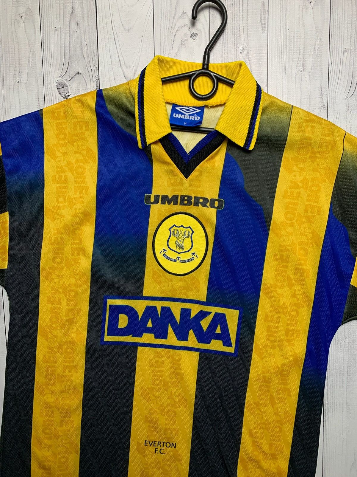 Umbro × Vintage Vintage Everton soccer jersey size M rare yellow away Size US M / EU 48-50 / 2 - 2 Thumbnail