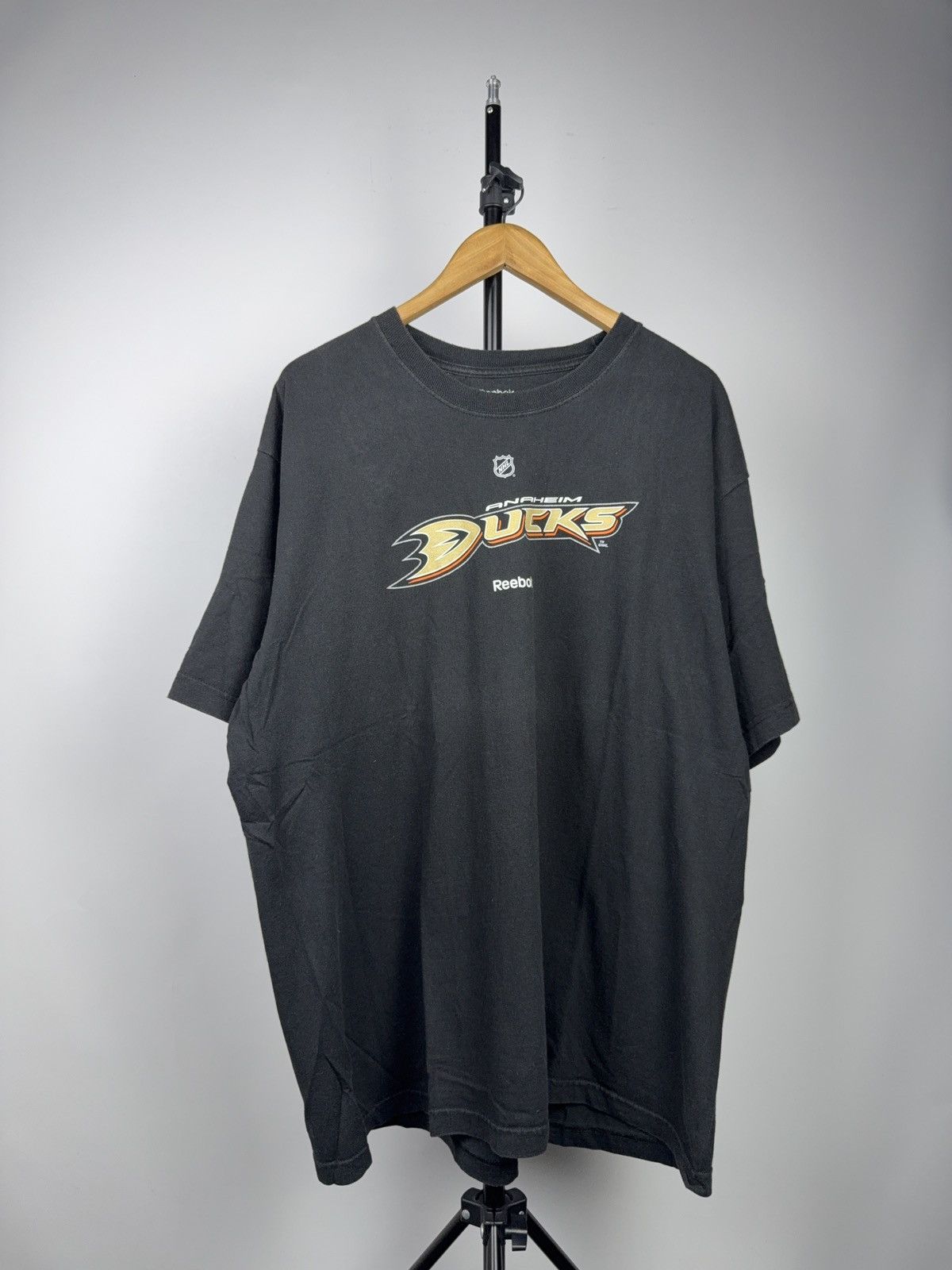 Reebok 00s Reebok Anaheim Ducks NHL Black Tee Vintage Hockey Shirt Size US XXL / EU 58 / 5 - 1 Thumbnail