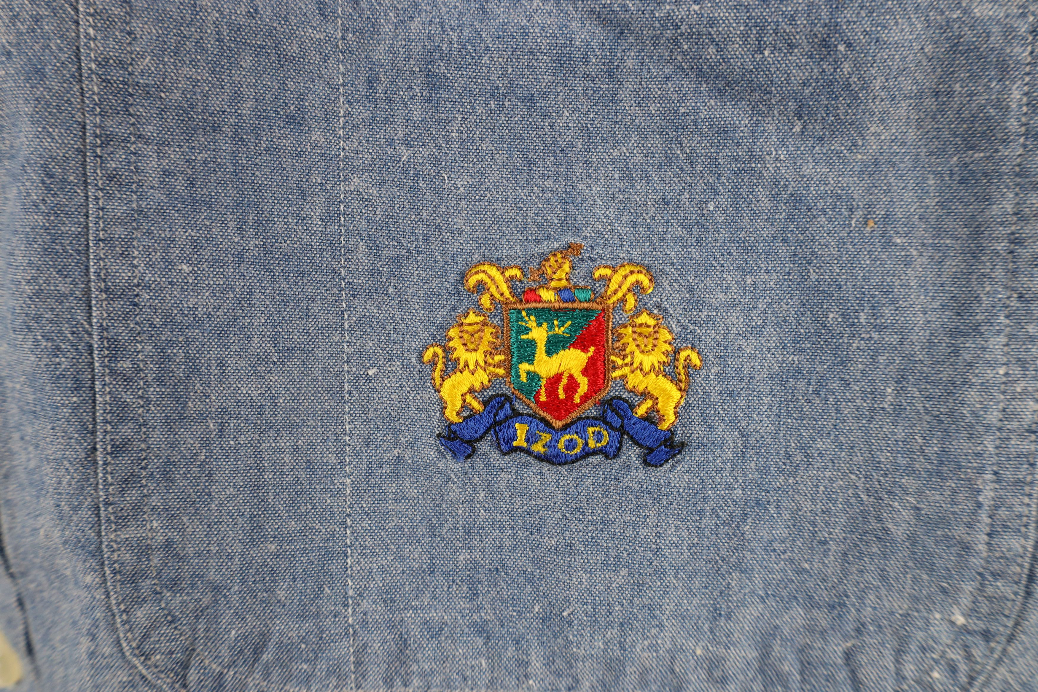 Izod × Vintage Vintage 90s Izod Spell Out Crest Chambray Button Down Shirt Size US M / EU 48-50 / 2 - 4 Thumbnail