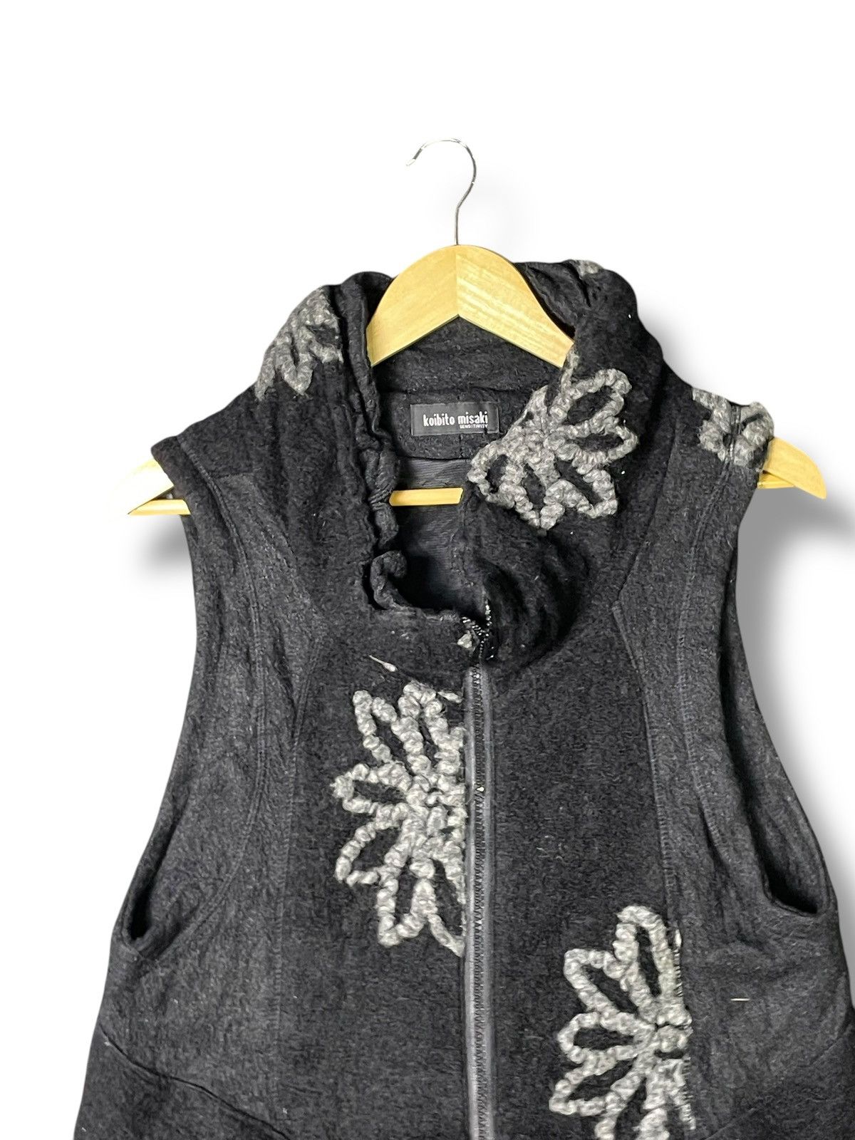 If Six Was Nine × Japanese Brand × Le Grande Bleu (L.G.B.) Koibito Misaki x Flower Embroided Wool Vests (32) Size US S / EU 44-46 / 1 - 3 Thumbnail