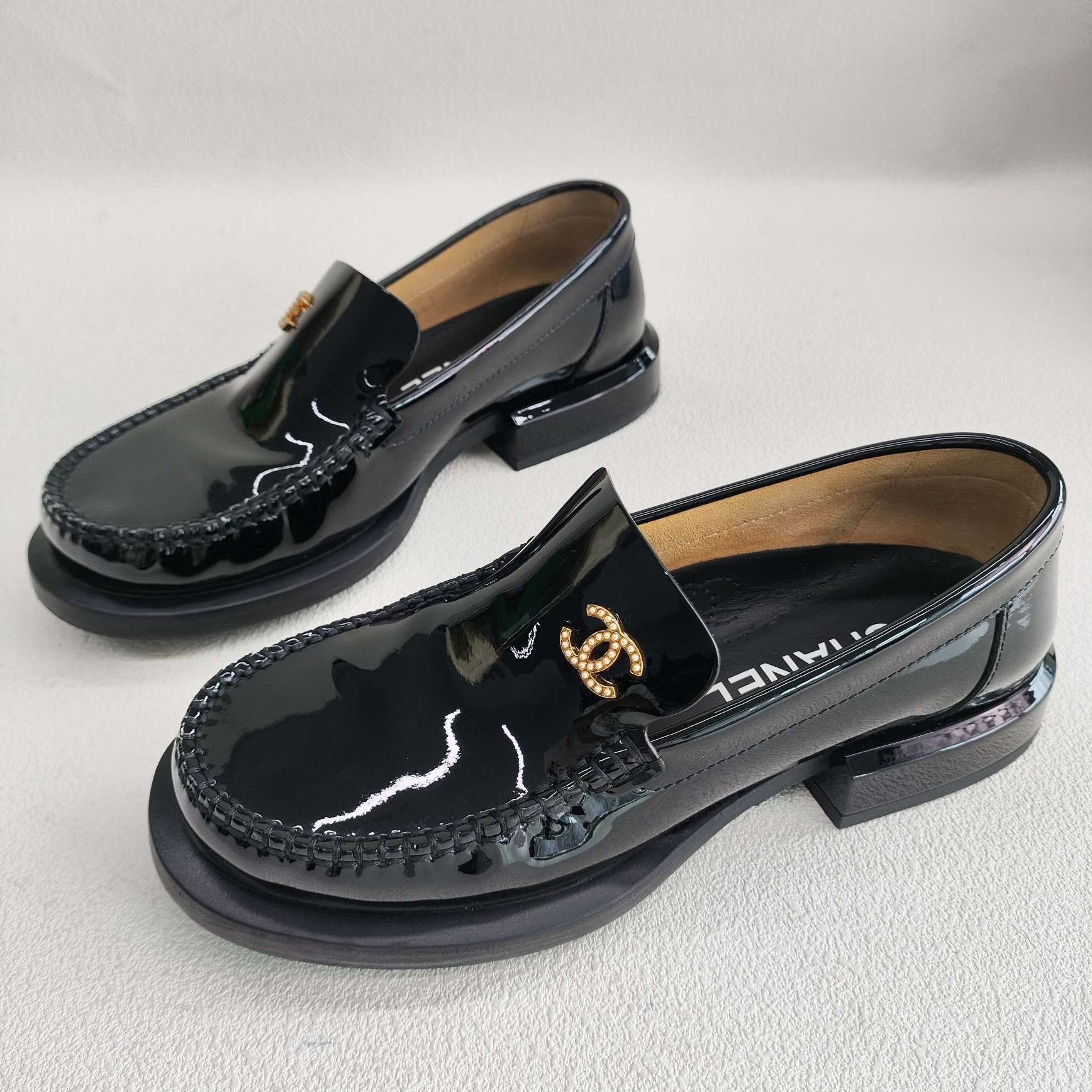 Chanel Chanel Retro Black Lowtop Sneakers us_5 Women Size US 5 / IT 35 - 1 Thumbnail
