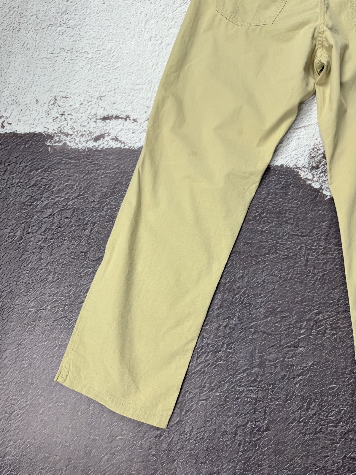 Yves Saint Laurent Yves Saint Laurent vintage beige pocket logo chino pants Size US 36 / EU 52 - 15 Thumbnail