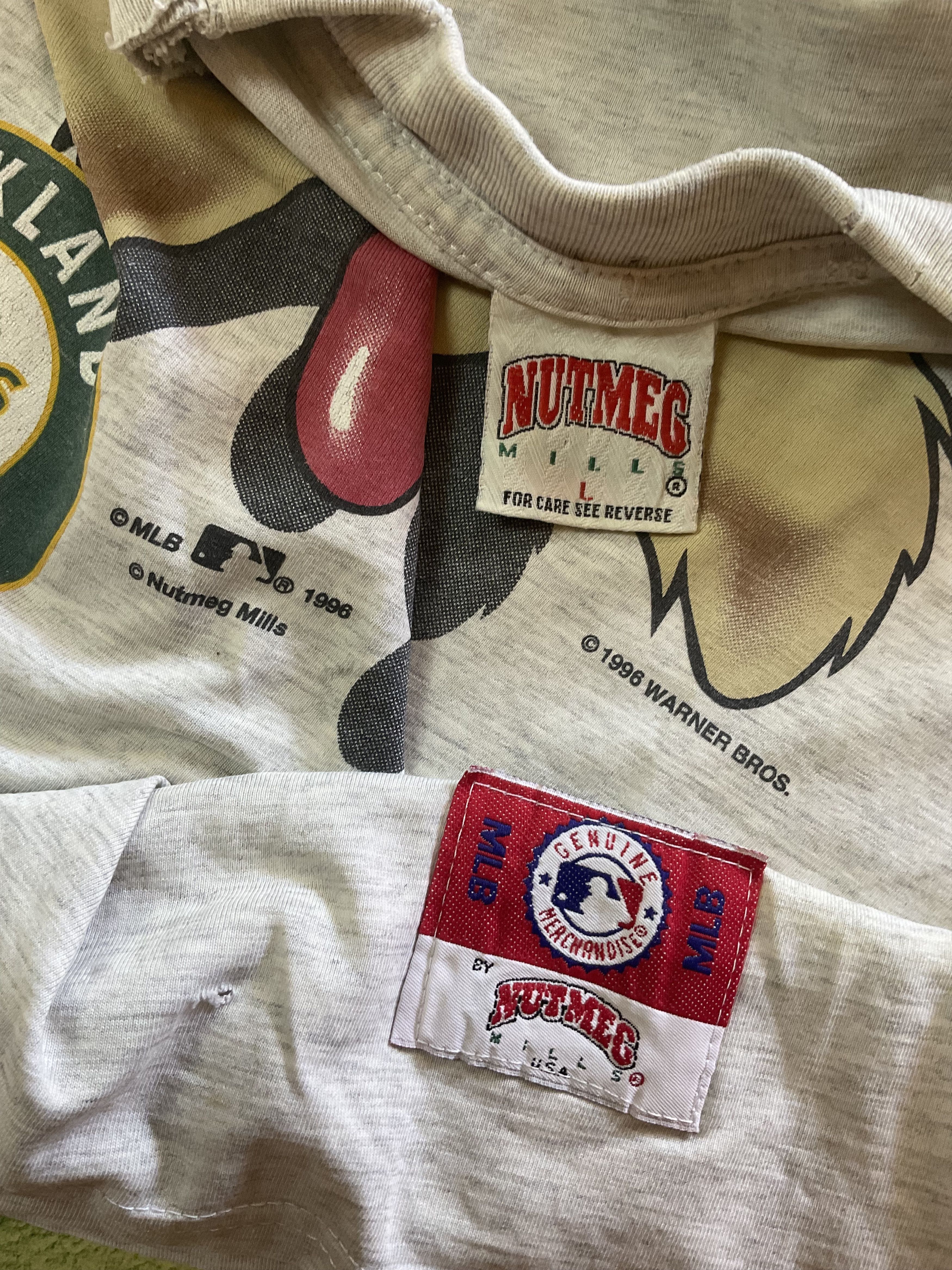 MLB Vintage Distressed 1996 Oakland Athletics & Coyote T-Shirt Size US L / EU 52-54 / 3 - 4 Thumbnail