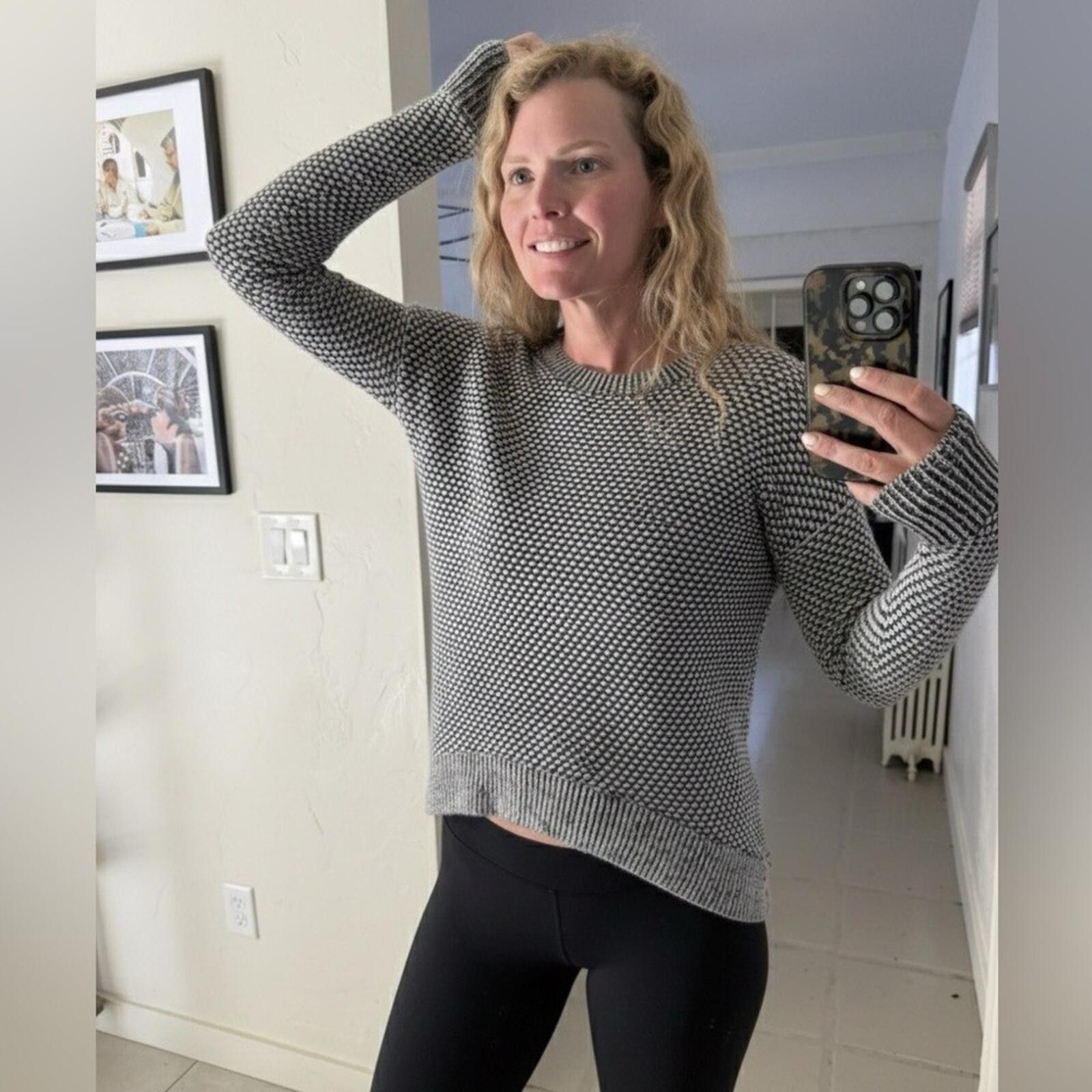 Lululemon Lululemon Yogi Crew Heathered Sweater Thumbholes Sz 10 Knit Size L / US 10 / IT 46 - 2 Thumbnail