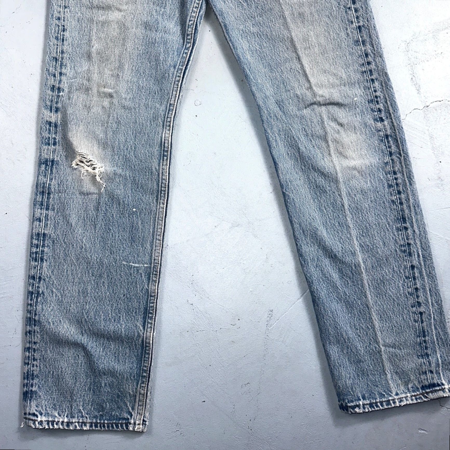 Levi's VINTAGE Levi's 501 Jeans - Men - Straight - 33x36 - Light Wash Denim - 90s USA Comfort Fit - Regular Rise - Button Fly - 501 Series - 1990s Size US 33 - 3 Thumbnail