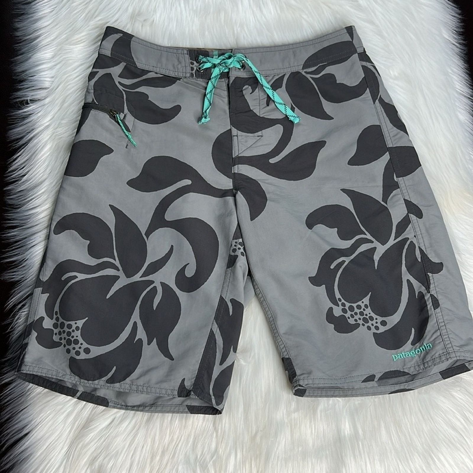 Patagonia Patagonia Gray Leaf Wavefarer Board Shorts Size US 31 - 1 Thumbnail