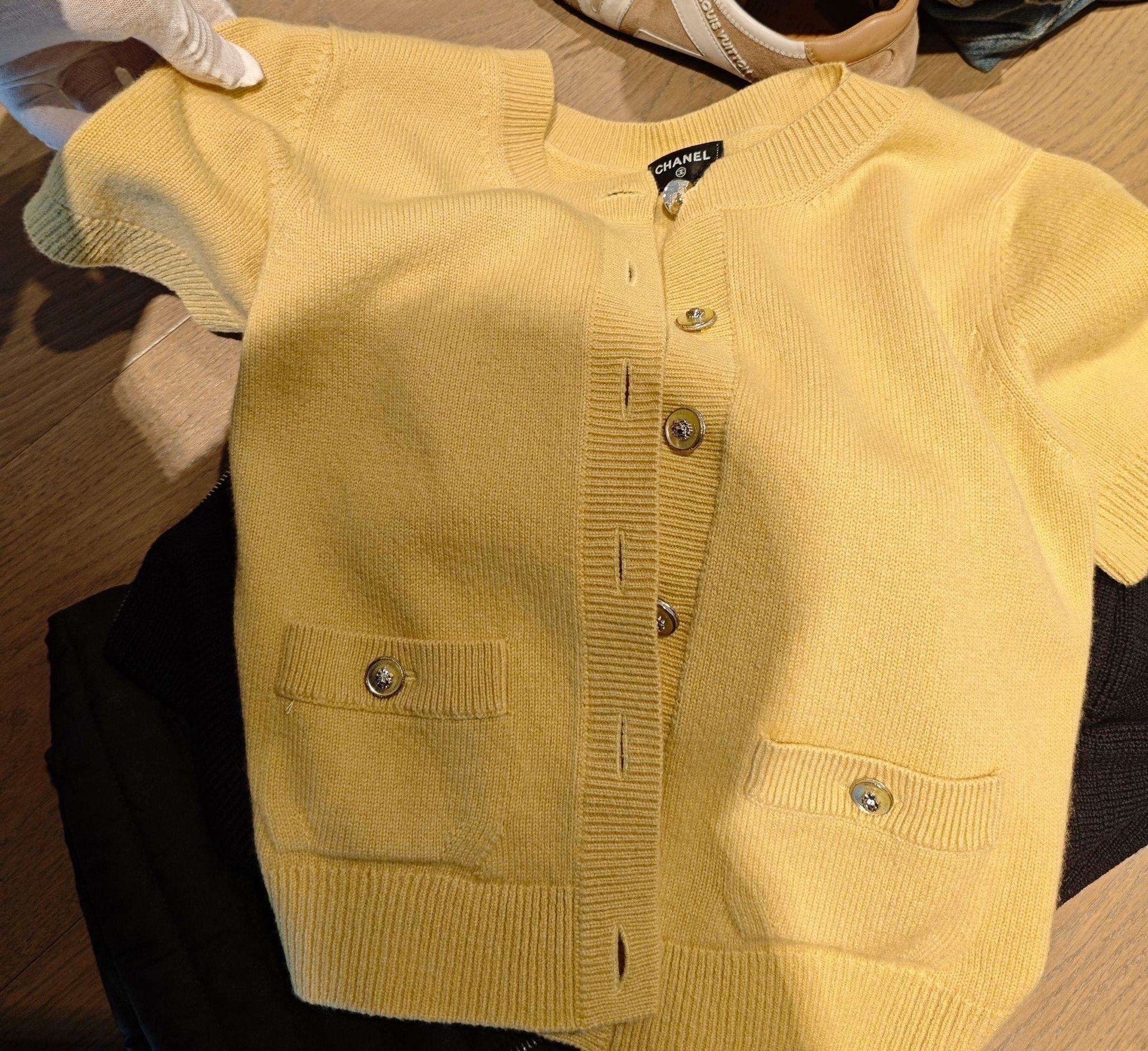 Chanel Chanel Yellow Sweater 22 Women Size XS / US 0-2 / IT 36-38 - 1 Thumbnail