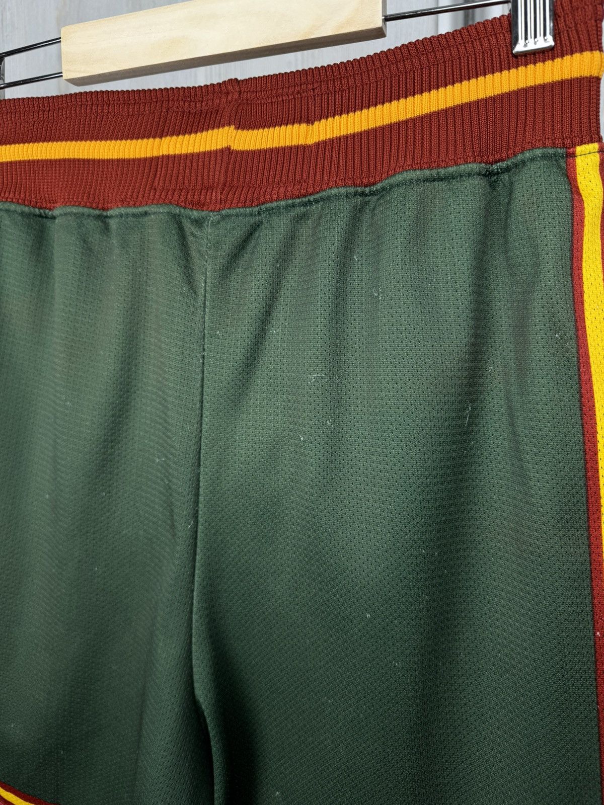 Champion 1998-1999 Seattle Supersonics Basketball Shorts Champion S Size US 30 / EU 46 - 6 Thumbnail