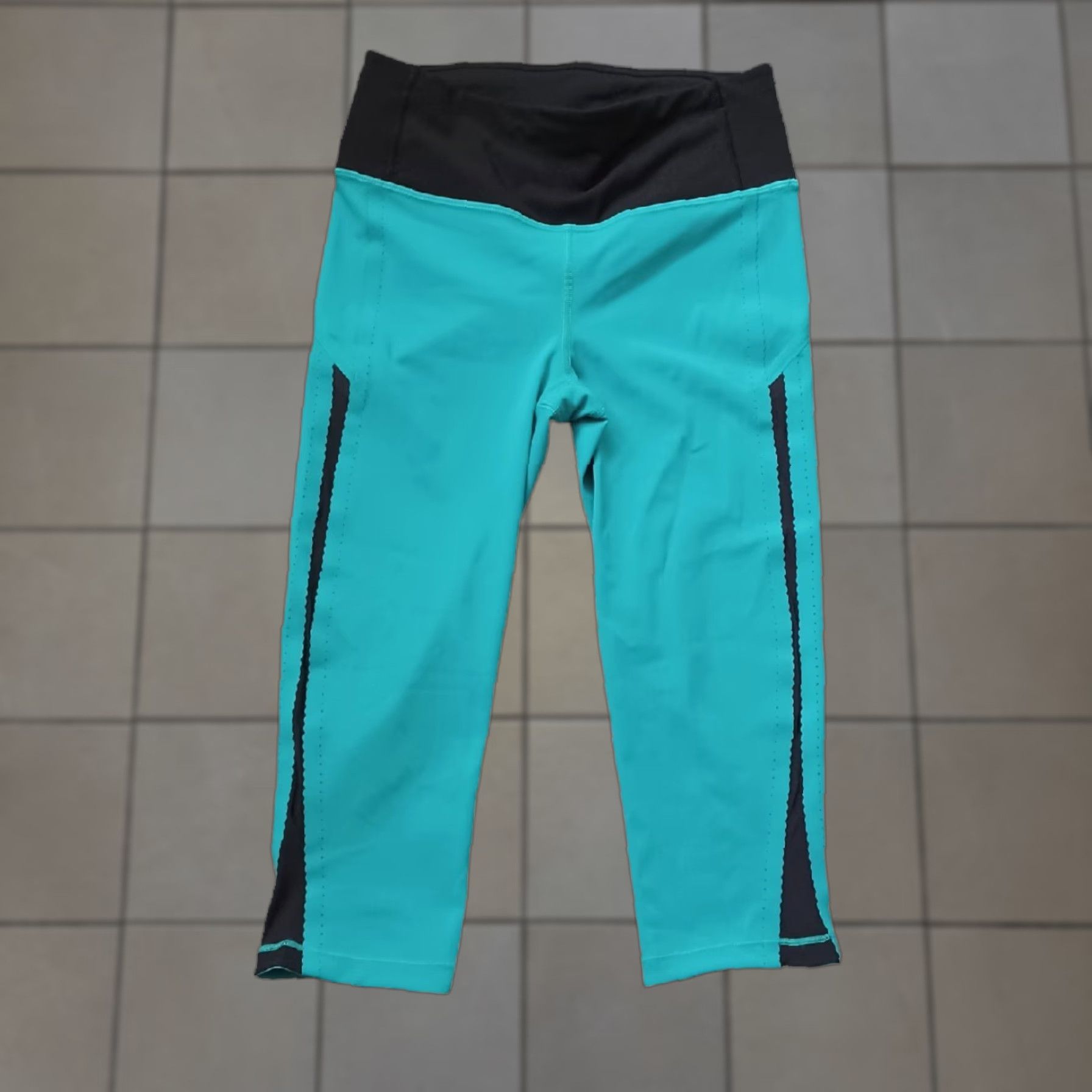 Lululemon Lululemon Leggings Cropped 4 Green Viridian Smooth Stride Athletic Womens Running Yoga Stretch Comfort Shaping Luxtreme Cross Training Easy Care Size 27" / US 4 / IT 40 - 1 Thumbnail