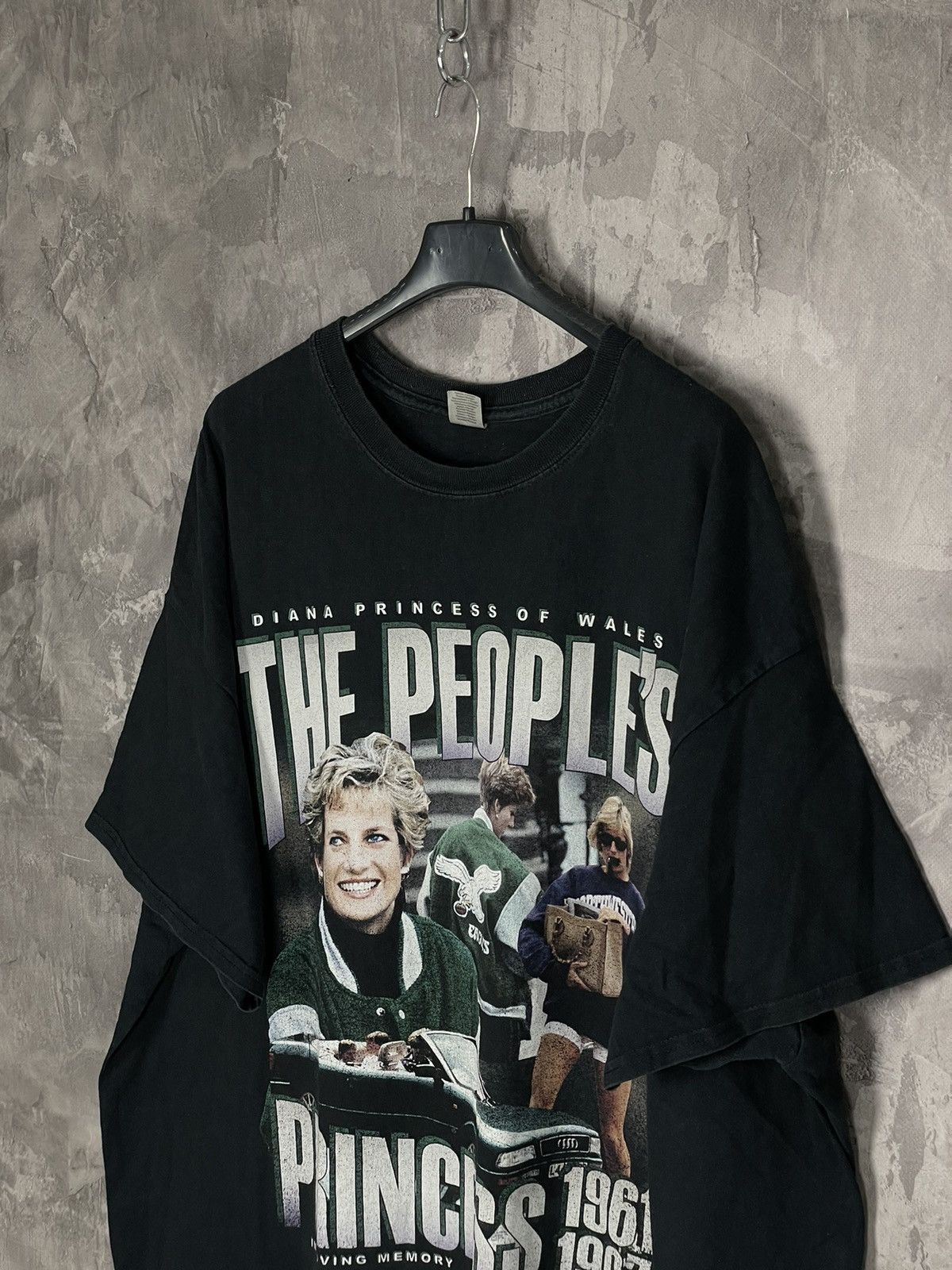 Vintage Vintage Princess Diana Y2K Big Print LogoT-Shirt Size US L / EU 52-54 / 3 - 7 Thumbnail